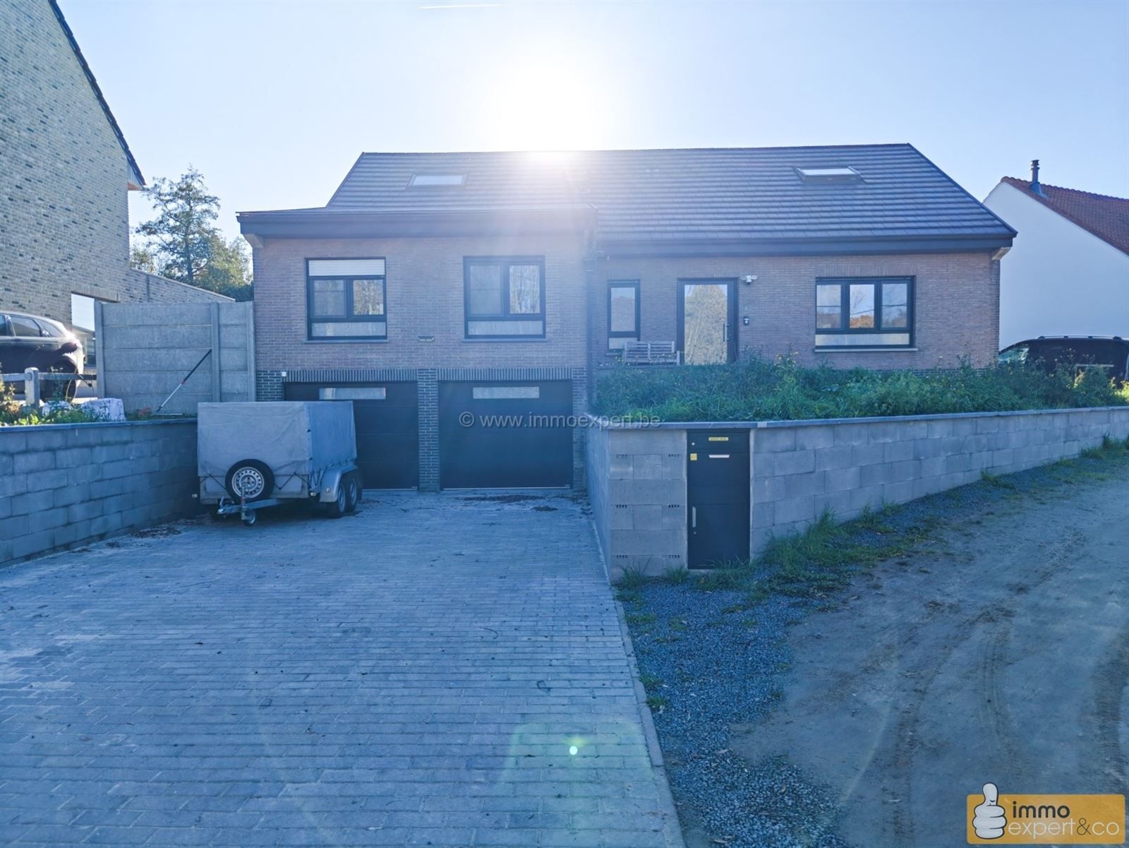 DILBEEK: Ruime gerenoveerde gezinswoning met 5 slpks en 2 badkamers foto {{pictureIndex}}