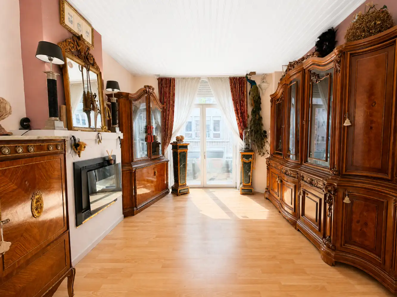 Centraal gelegen 2 slaapkamer appartement foto {{pictureIndex}}