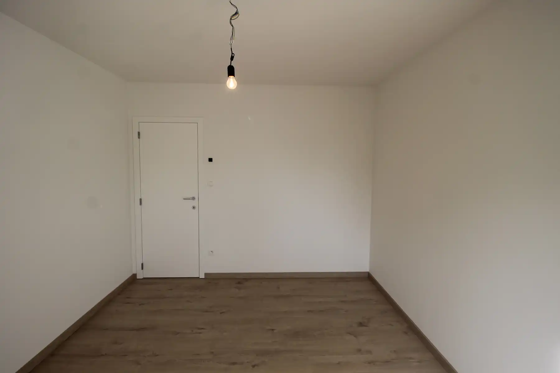 Energiezuinige nieuwbouwwoning met 3 slaapkamers, terras, 2 ondergrondse autostaanplaatsen en kelderberging. foto 12