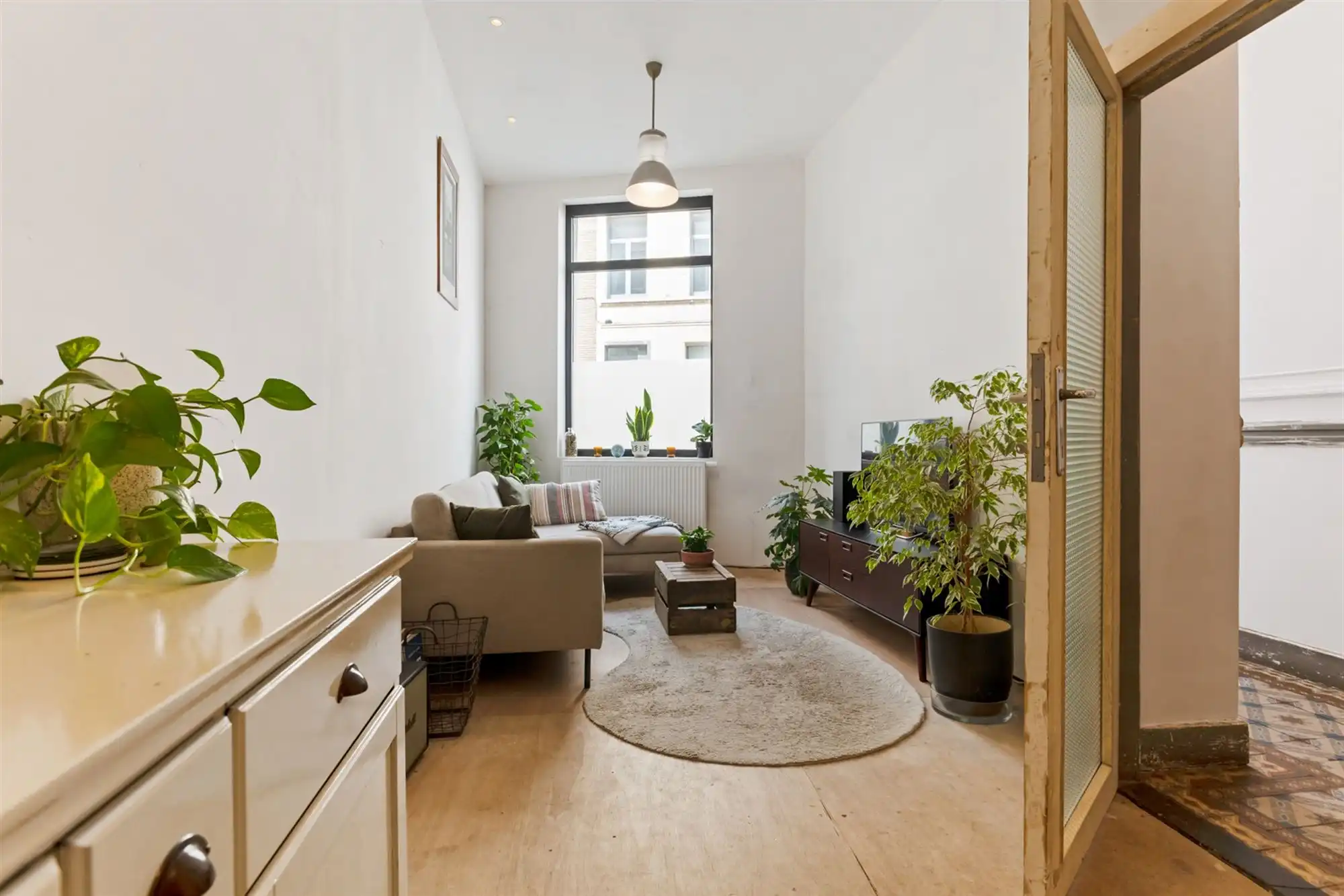 Huis met 5 slaapkamers en tuin, verder af te werken naar eigen smaak. foto 9