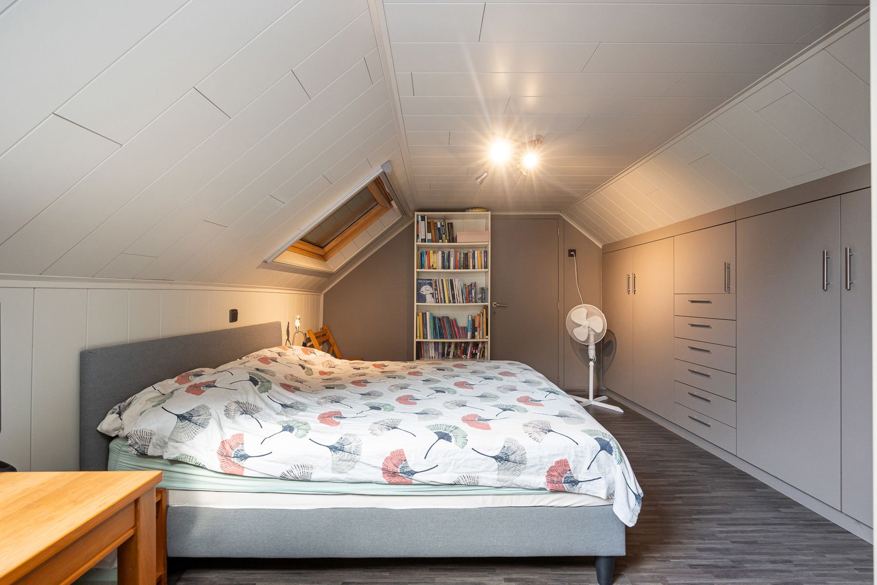 Eengezinswoning met 3 slaapkamers aan het einde van een doodlopende straat.  foto 14
