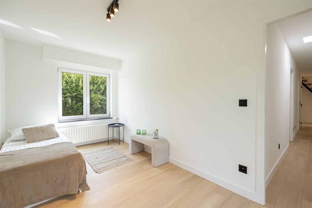 Stijlvol gerenoveerde villa met ruime tuin foto 18