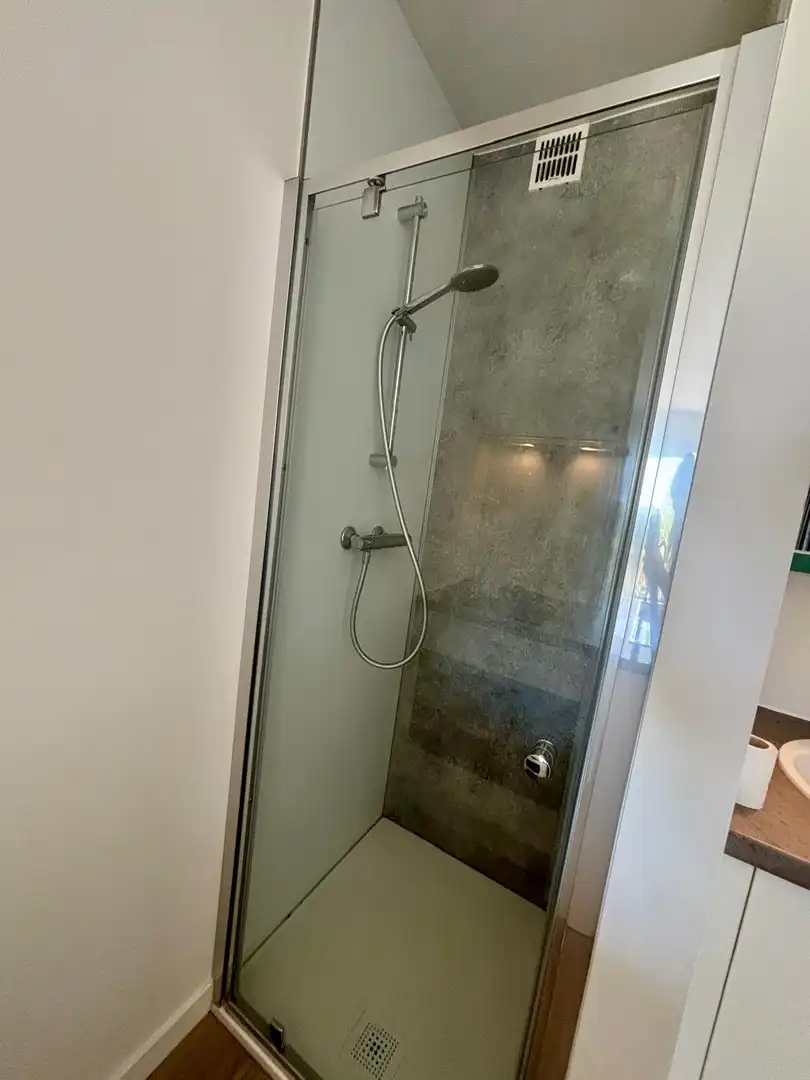 Bemeubelde studentenkamer met privé-keuken & badkamer – Hoog Kortrijk foto 4