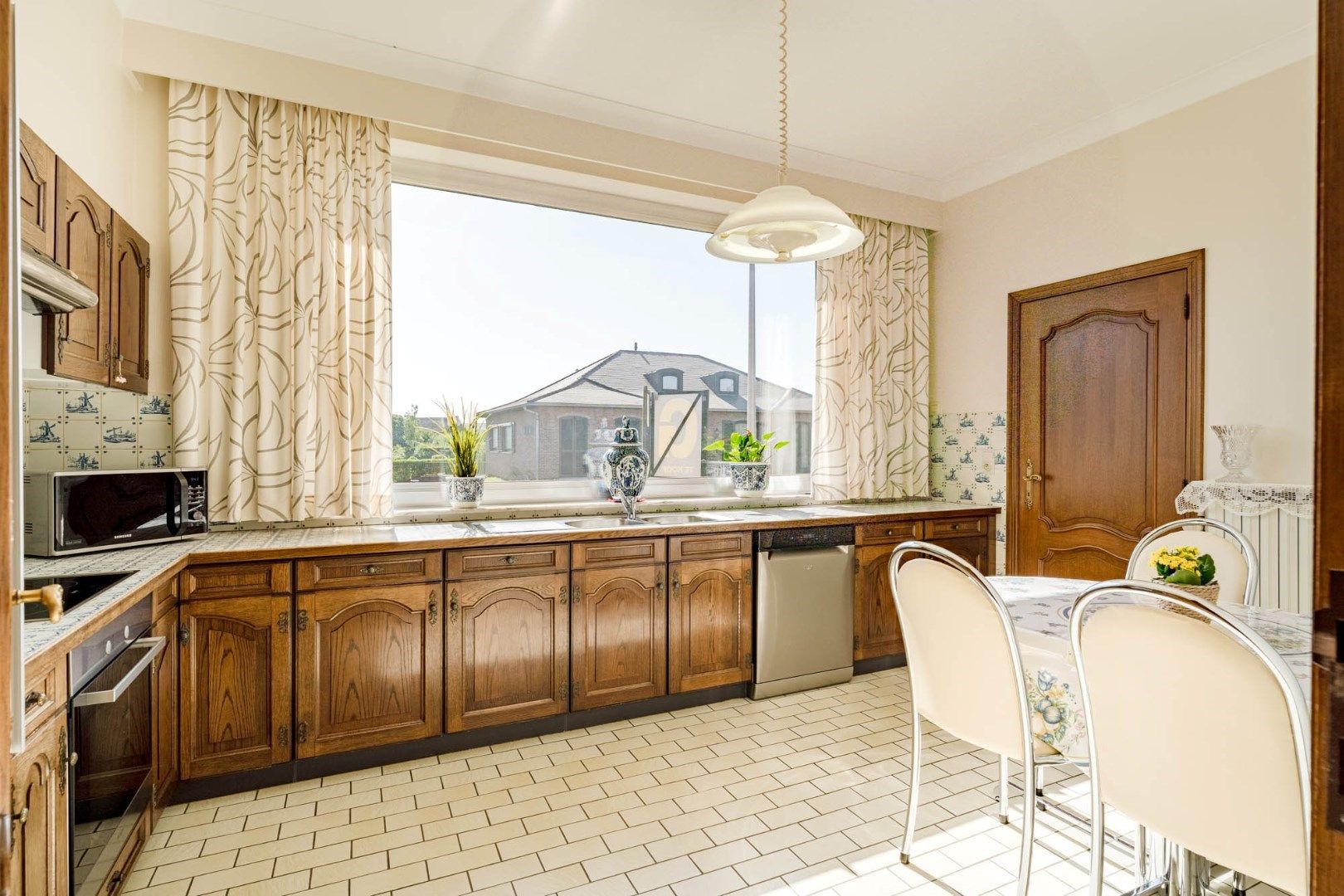 Uitstekend onderhouden vrijstaande bungalow woning op 6a 47ca in een gegeerde woonbuurt vlakbij het centrum van Bilzen foto 7