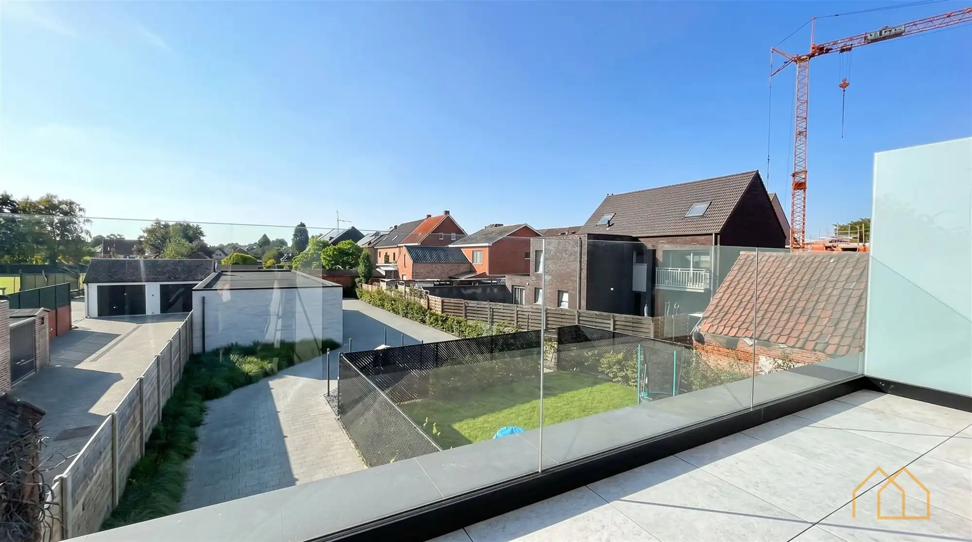 Appartement met terras en carport foto 2