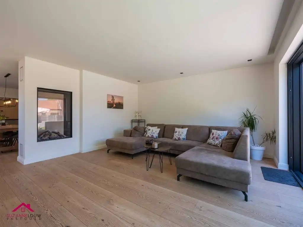 Instapklare woning met handelsruimte in gesloten bebouwing foto 23