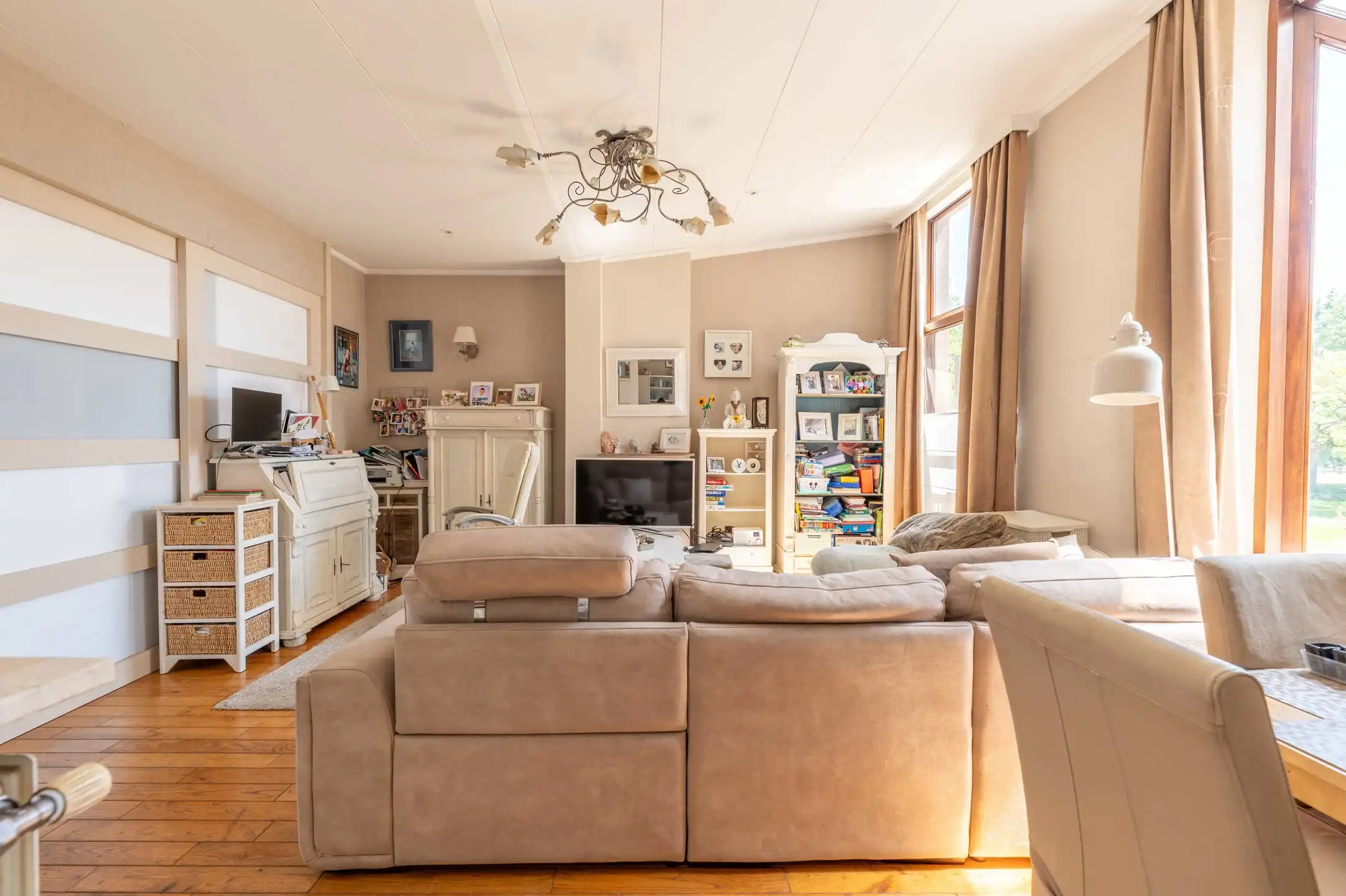 Karaktervol herenhuis op unieke locatie met buitenruimte foto 4
