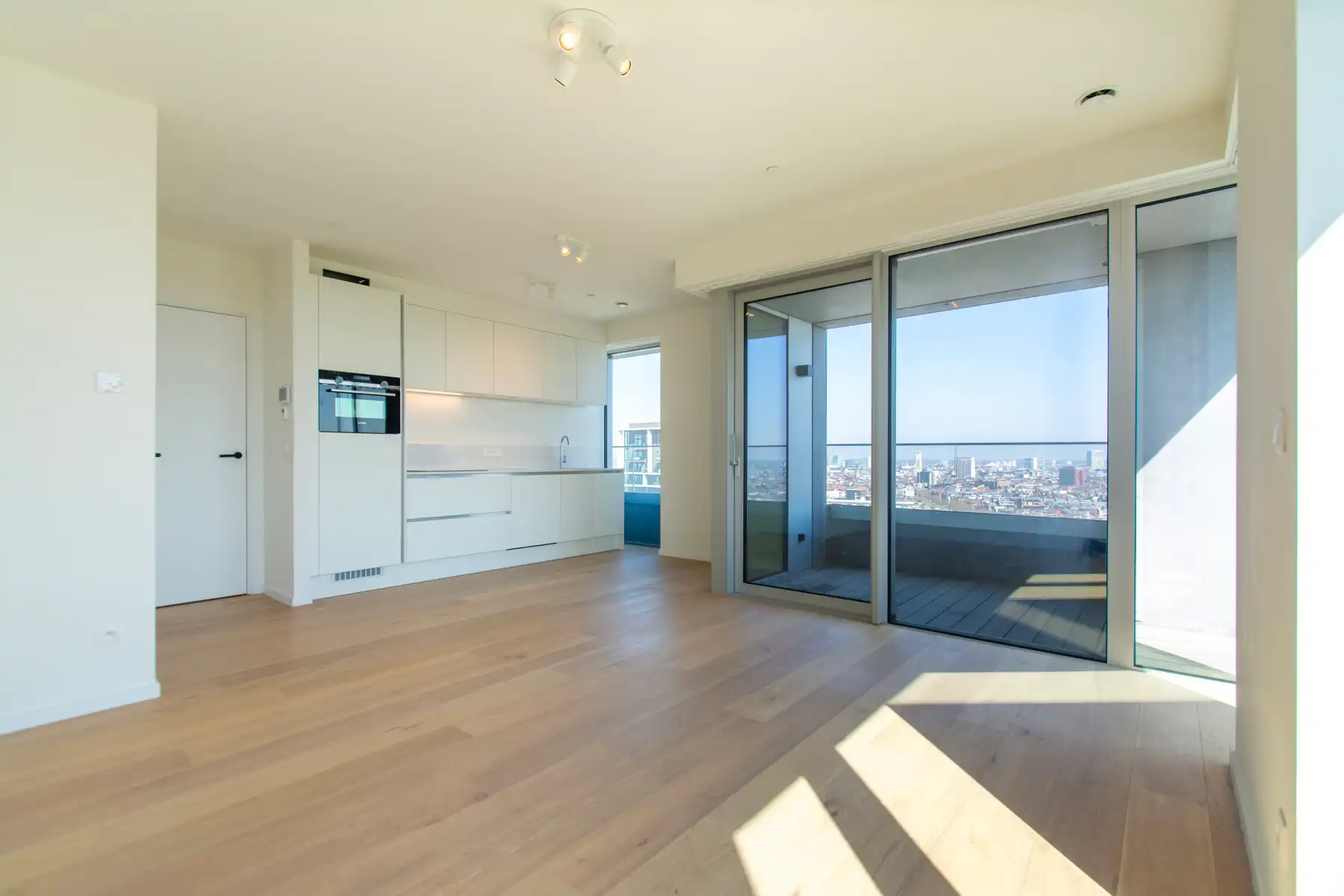 Gezellig 2-slaapkamer app. met groot terras foto 3