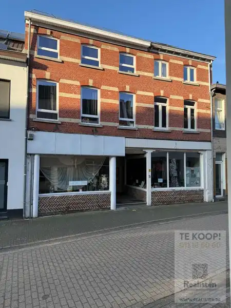 Hoofdfoto van de publicatie: 2 Appartementen + 4 winkels