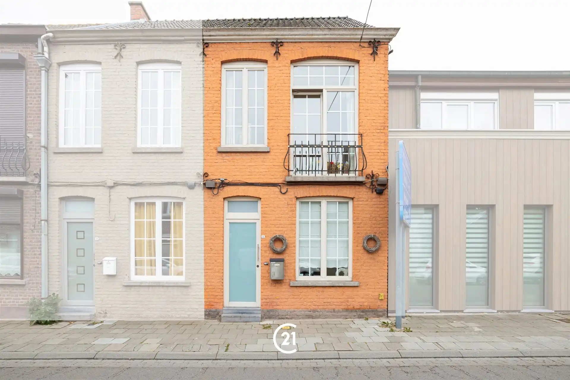 Instapklare gezinswoning met zonnige tuin in Oudenaarde. foto {{pictureIndex}}