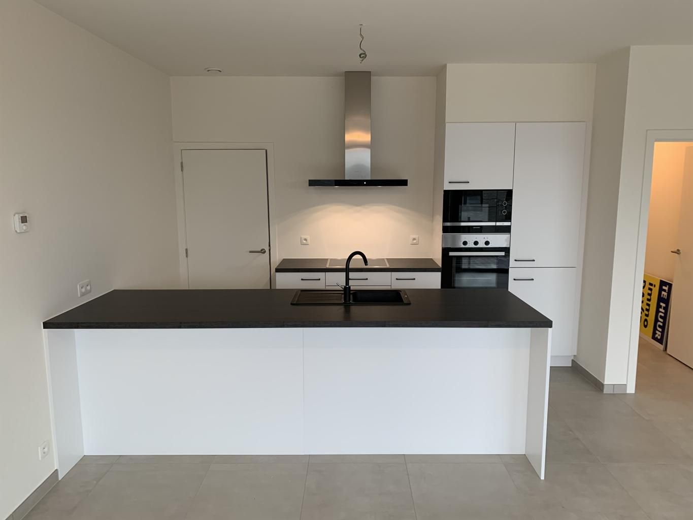 Prachtig nieuwbouw appartement met 2 slaapkamers en 2 ondergrondse staanplaatsen te Zellik. foto 4