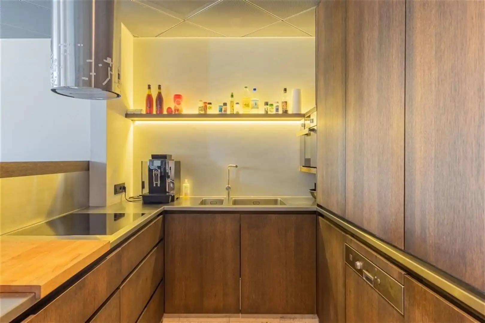 Moderne kantoren aan Station Gent Dampoort foto 14