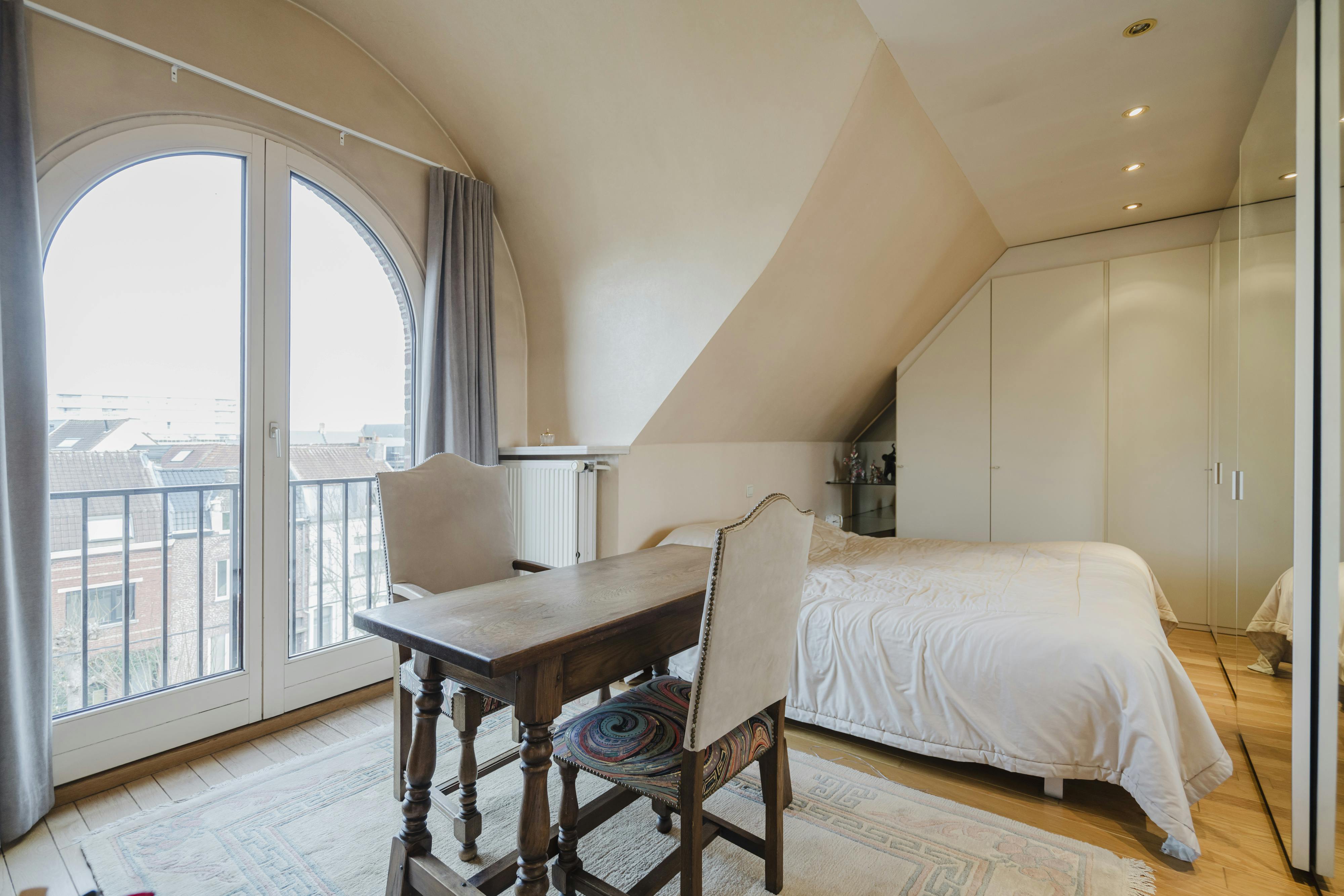 Ruim appartement met 3 slaapkamers en zicht op de Leie te koop in Kortrijk! foto 8