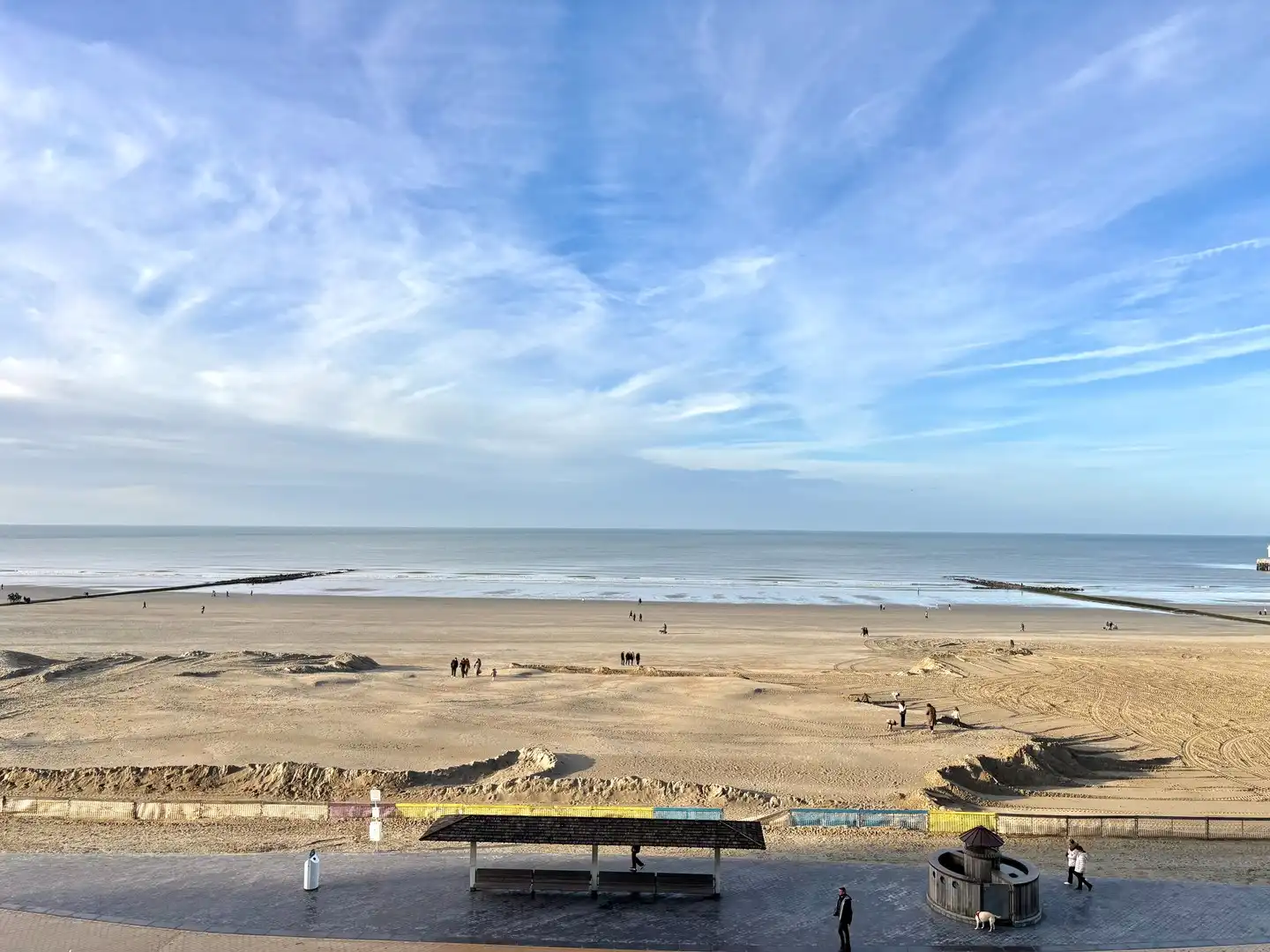 Verzorgd appartement op de zeedijk van Nieuwpoort-bad foto 2