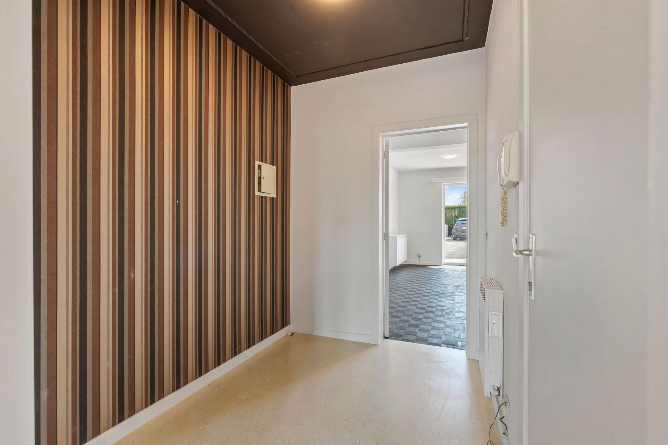 Rustig gelegen gelijkvloersappartement met parkeerplaats foto 2