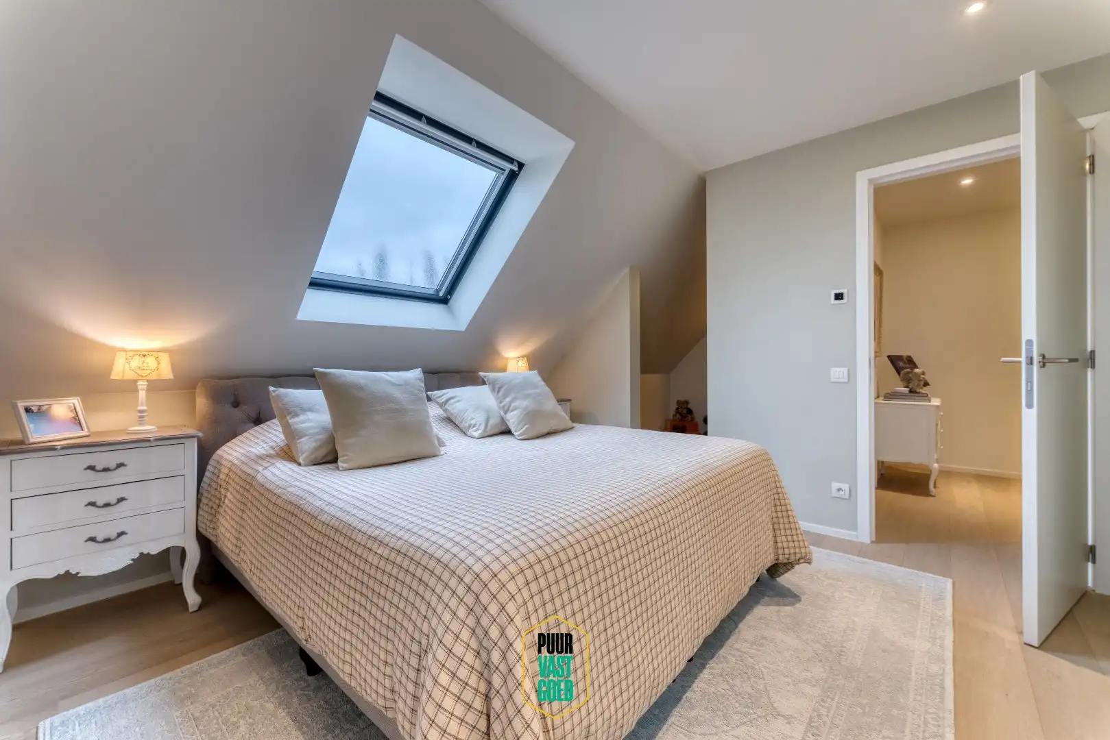 Recente, perfect afgewerkte, halfopen ruime Knokse Villa  foto 18