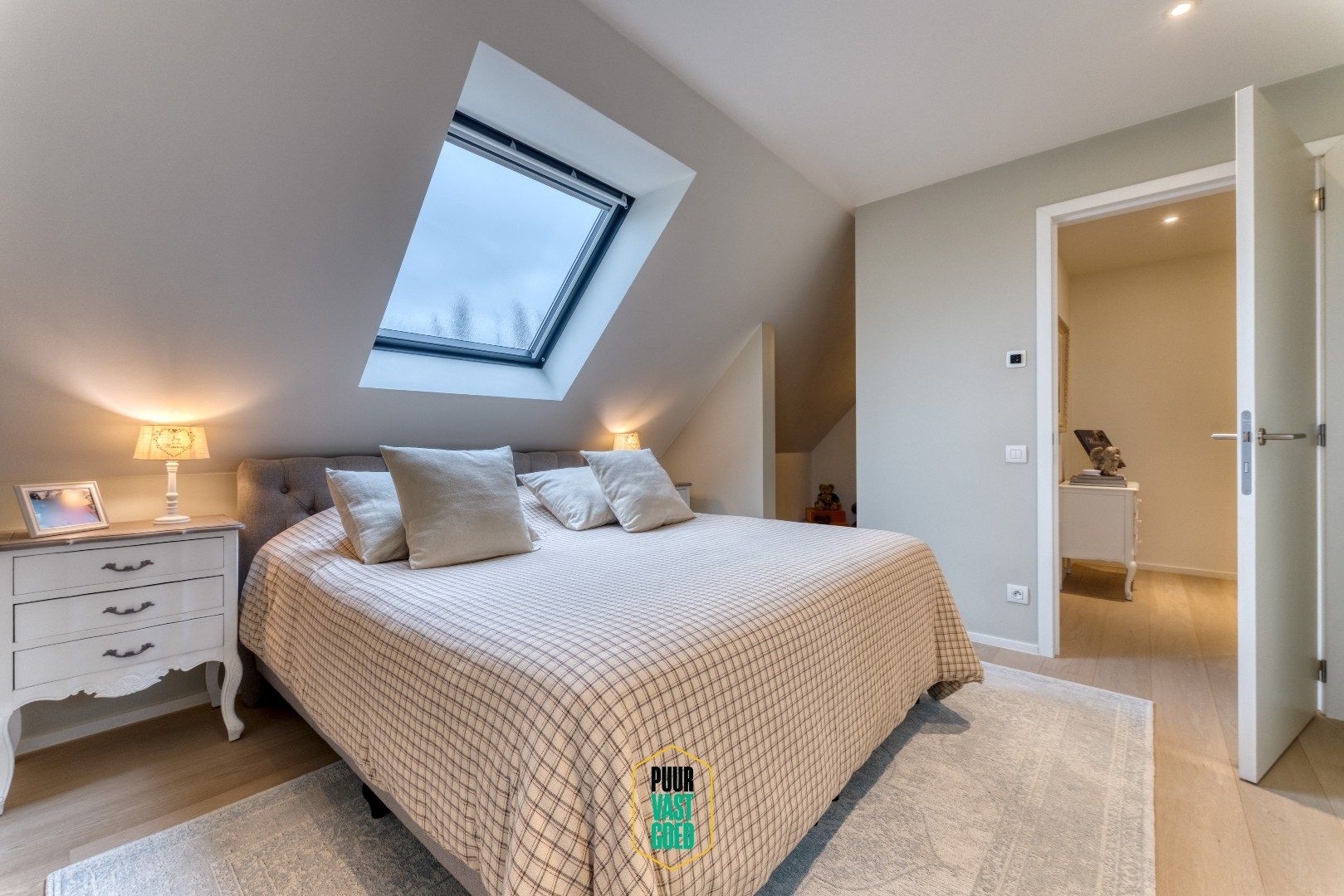 Recente, perfect afgewerkte, halfopen ruime Knokse Villa  foto 17