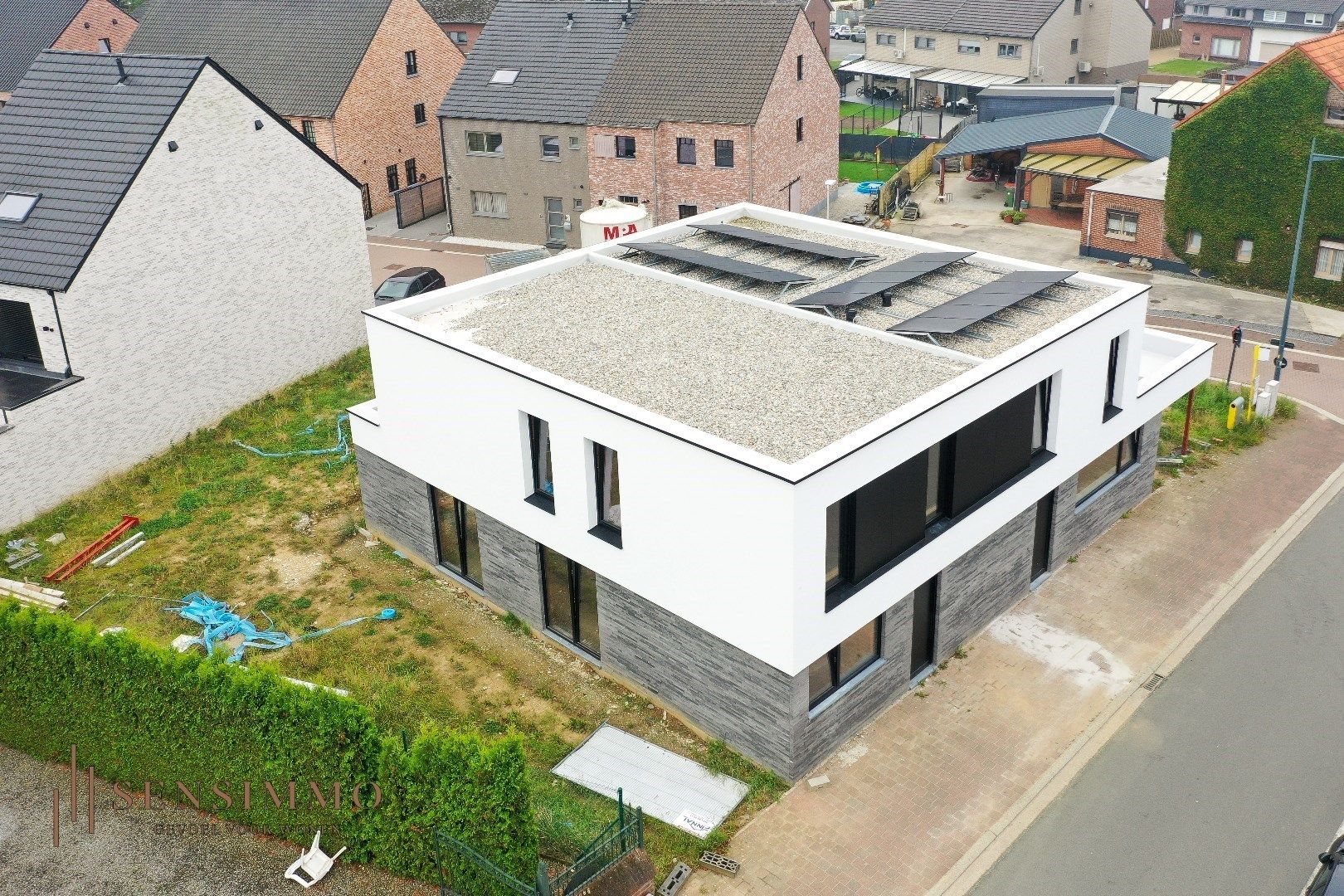 Moderne halfopen woning met 4 slaapkamers op 3a 15ca perceel foto {{pictureIndex}}