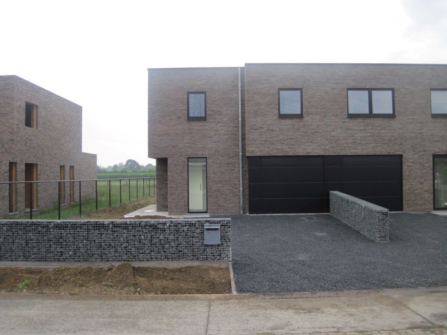 Eigentijdse nieuwbouwwoning foto 17