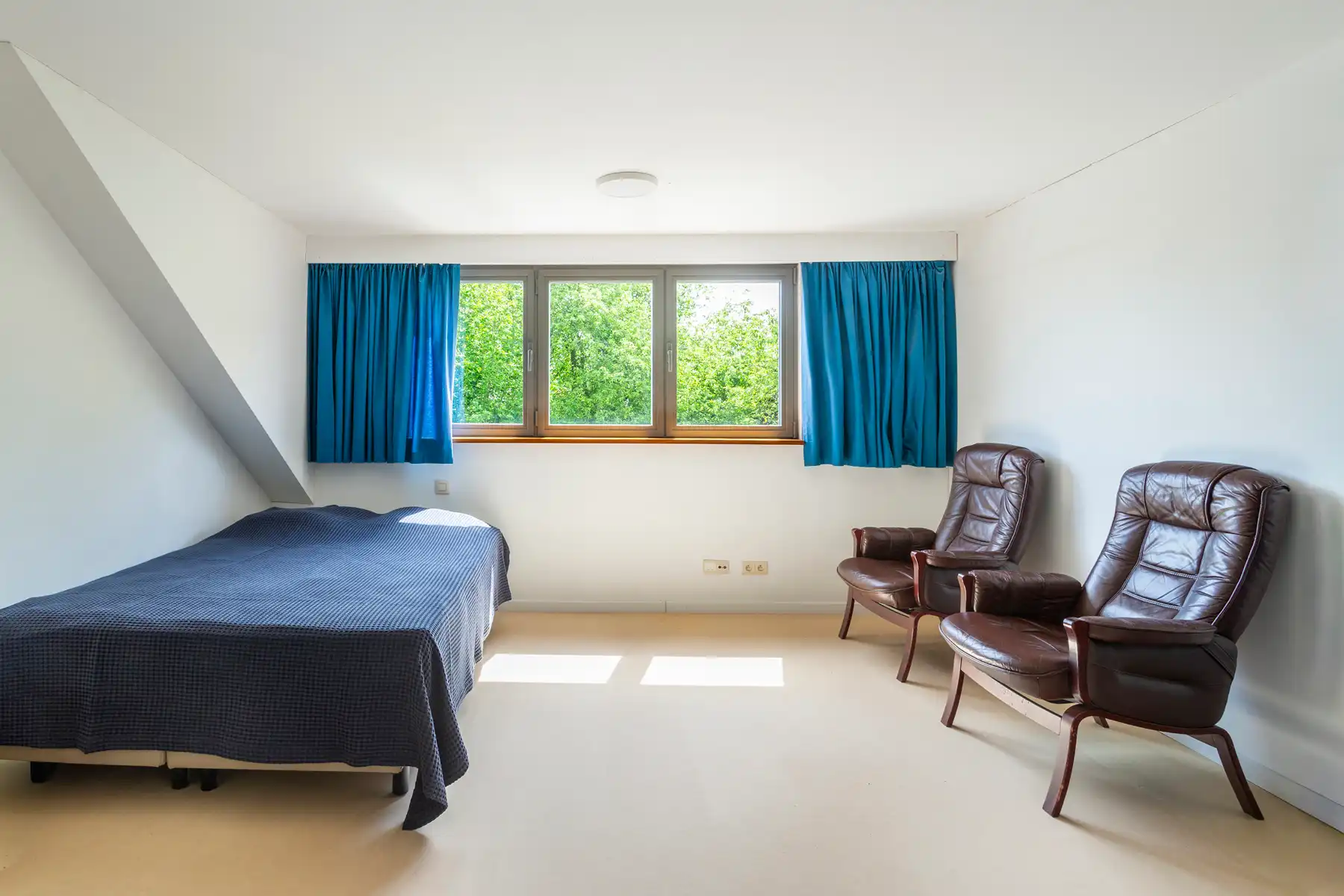 Ruime gezinswoning met zonnige tuin op toplocatie! foto 17