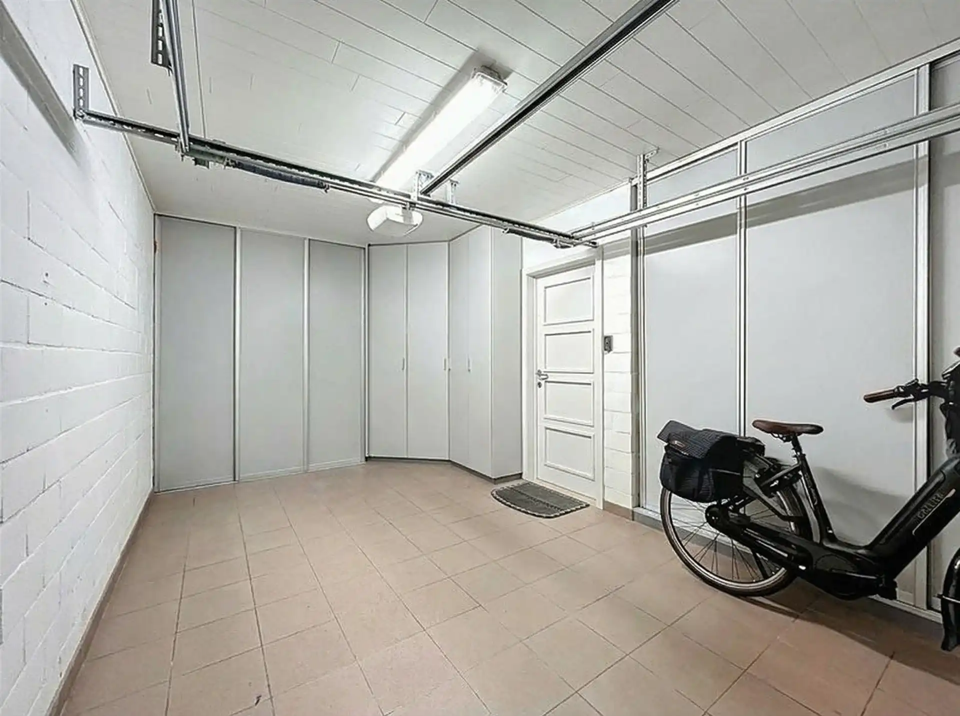 Instapklare gezinswoning met 3 slaapkamers en gezellige tuin! foto 19