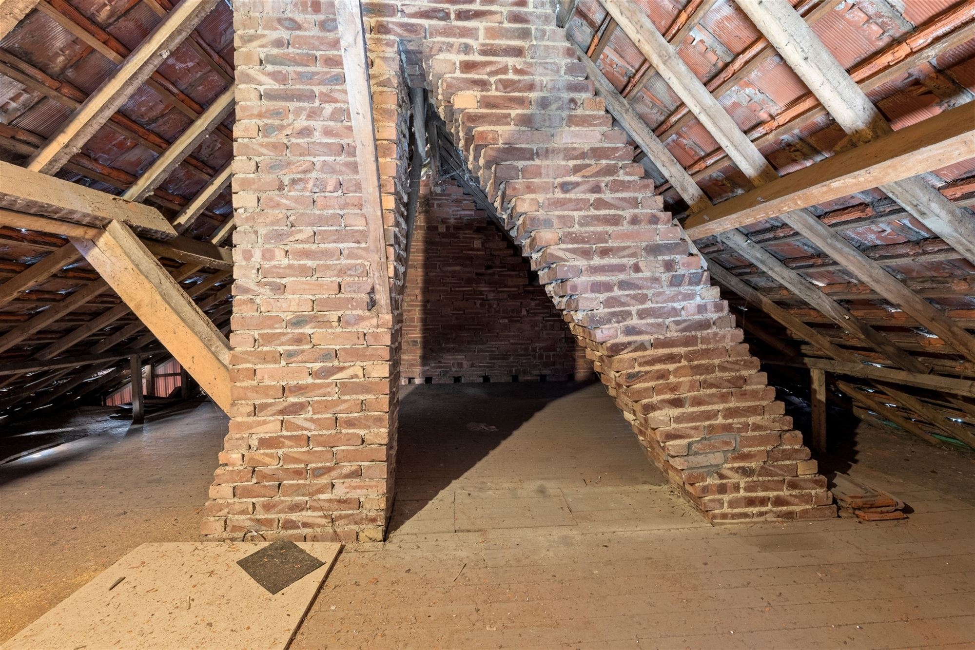 OP TE FRISSEN GEZINSWONING MET GARAGE EN STALLEN VAN MEER DAN 200M² OP EEN TOPLOCATIE IN ZEPPEREN foto 29