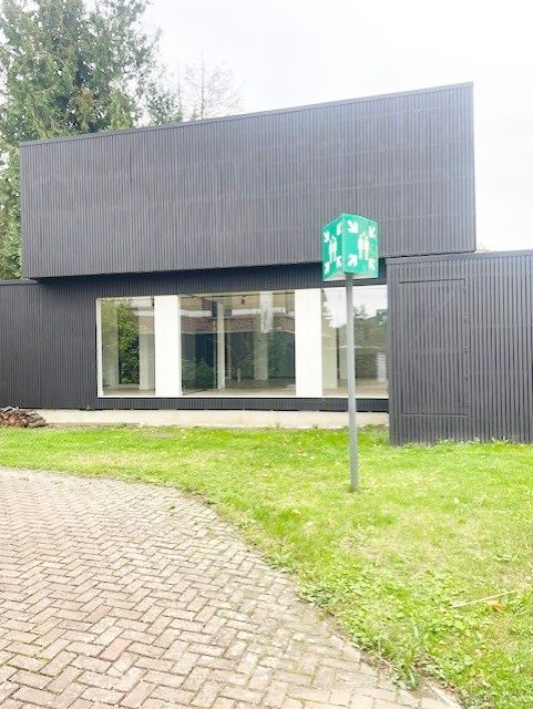 HIPPE KANTOREN-POLYVALENT GEBOUW NABIJ OPRIT E40 foto 8