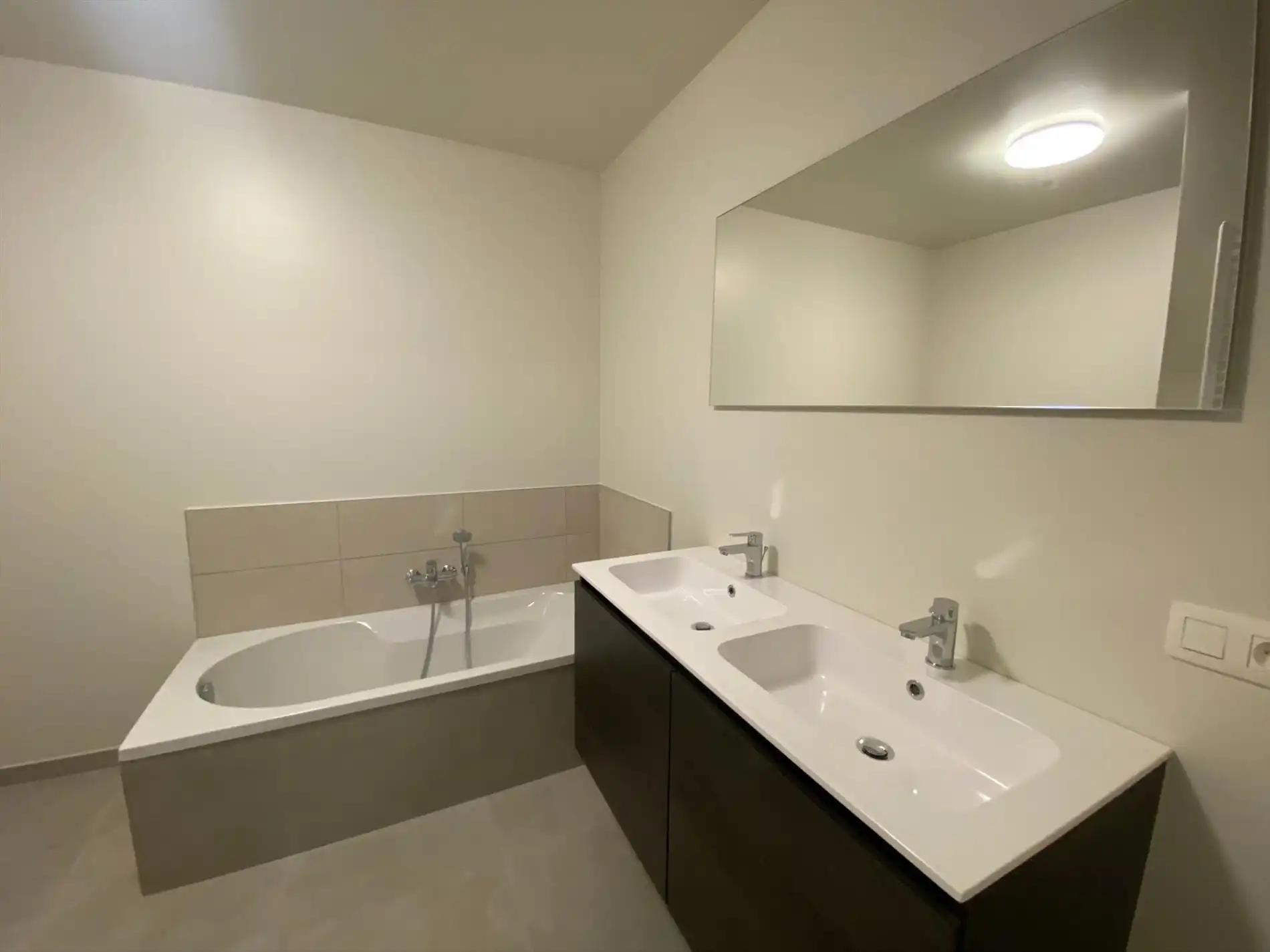 Uitstekend gelegen nieuwbouwwoning met garage foto 10