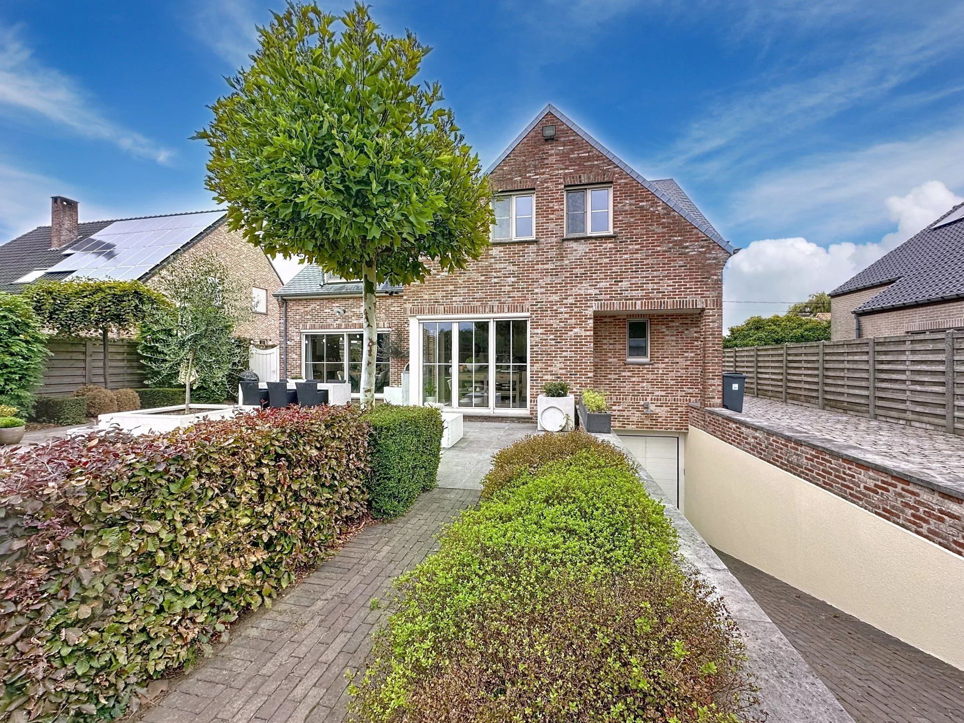 Prachtige landelijke gelegen vrijstaande woning uit 2001, gelegen op een perceel van 16a 43ca. Deze woning biedt comfort, ruimte en privacy met hoogwaardige afwerking en moderne gemakken. foto 53