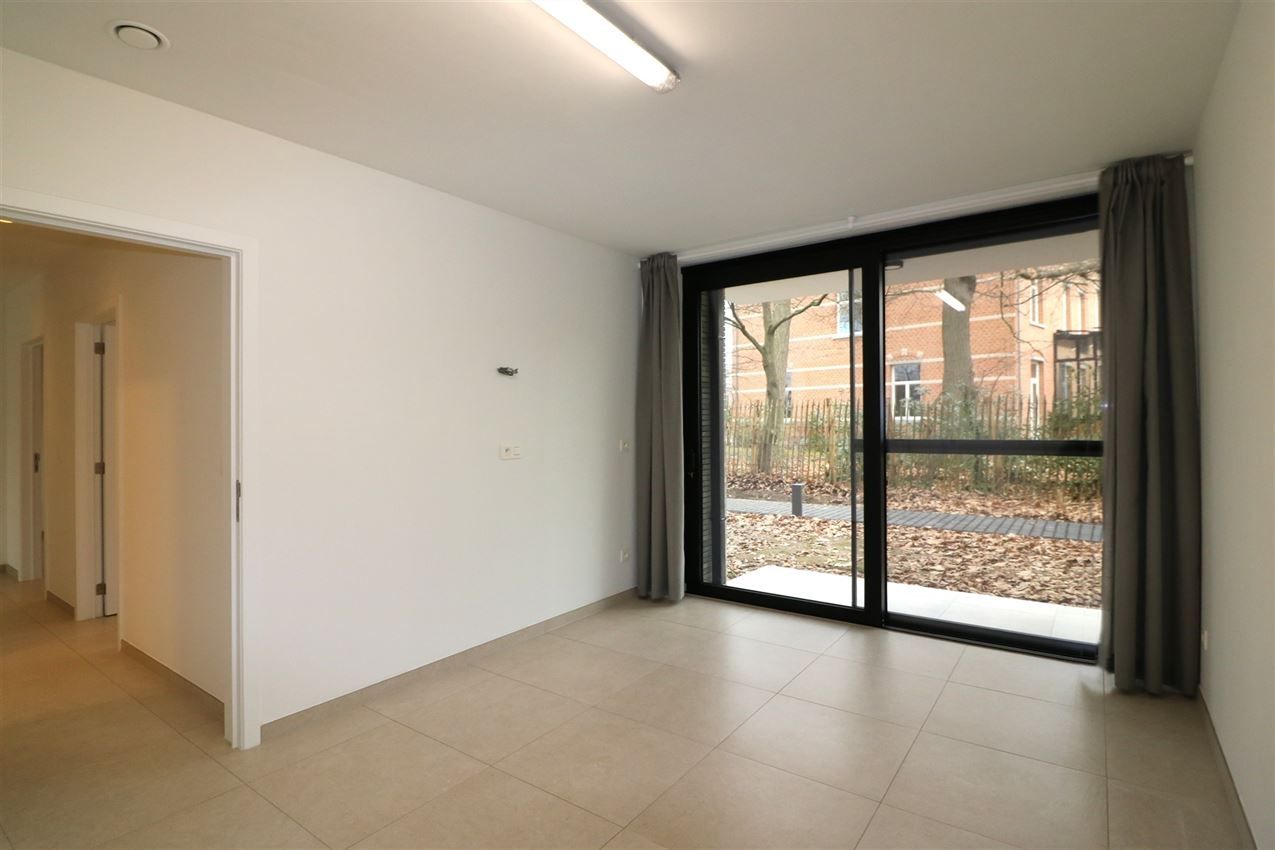  Ruim gelijkvloers app, garage, overdekt terras foto 17