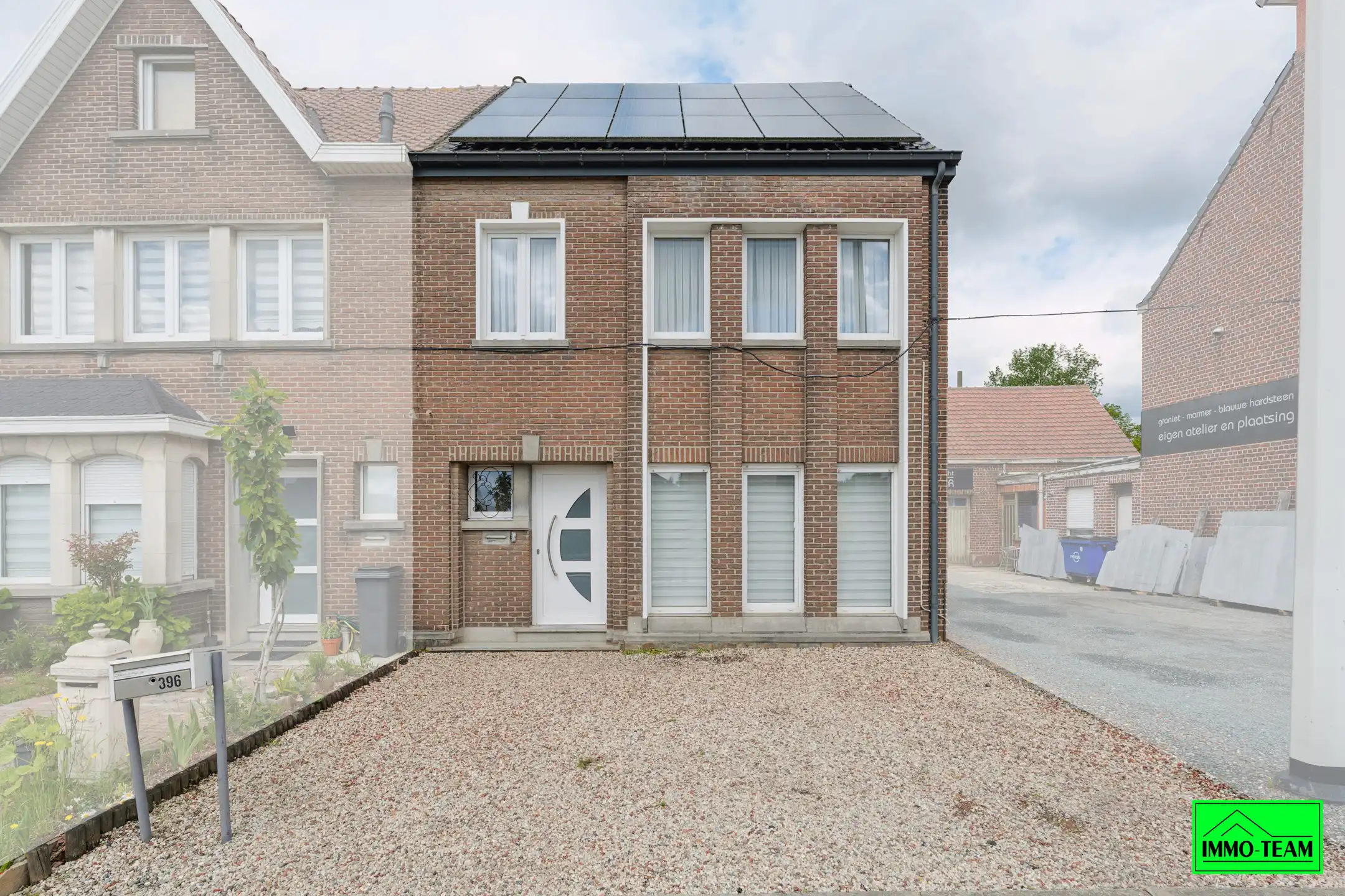  Volledig gerenoveerde en instapklare 2-gevelwoning  foto {{pictureIndex}}