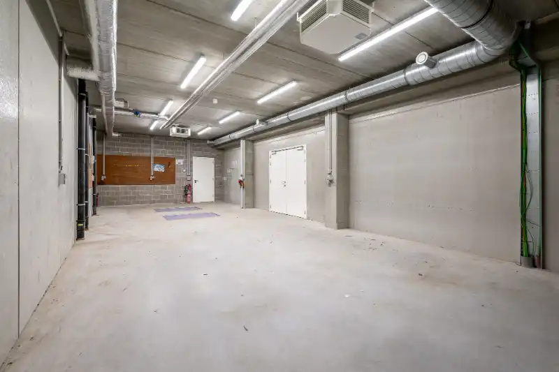 Moderne bedrijfsruimte met kantoren, showroom en loods in Bellegem (bedrijventerrein Emdeka) foto 13