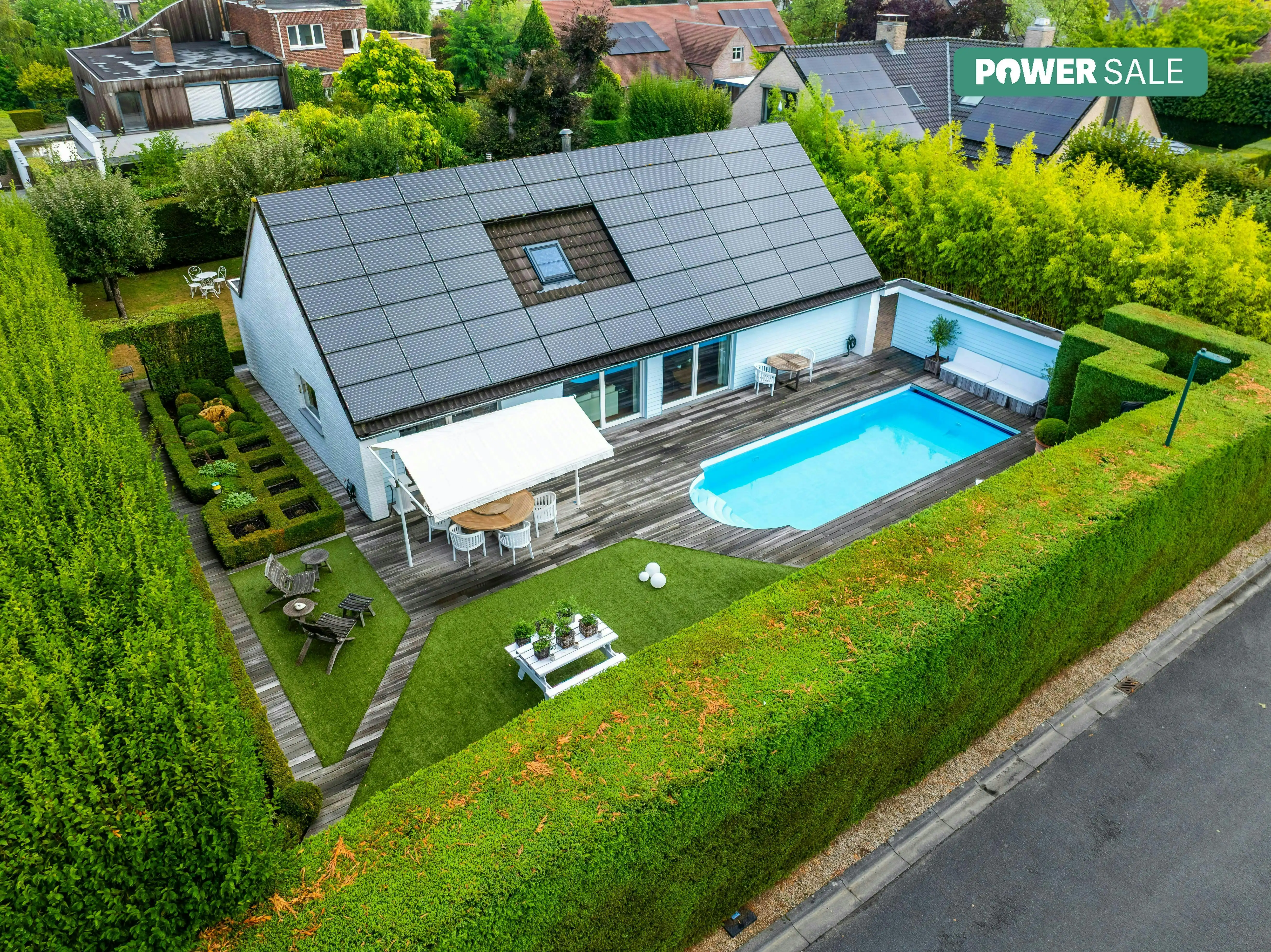 Villa met zwembad te koop in villawijk 't Motje in Roeselare foto {{pictureIndex}}