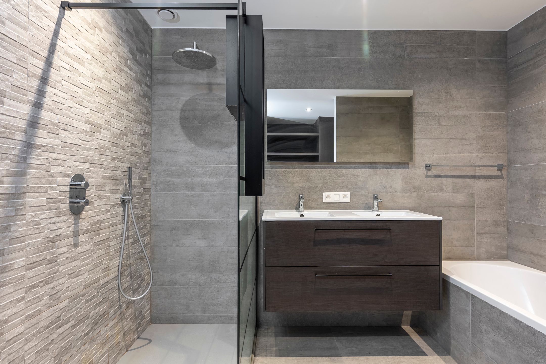 Luxe afgewerkt gelijkvloers appartement met twee slaapkamers foto 7