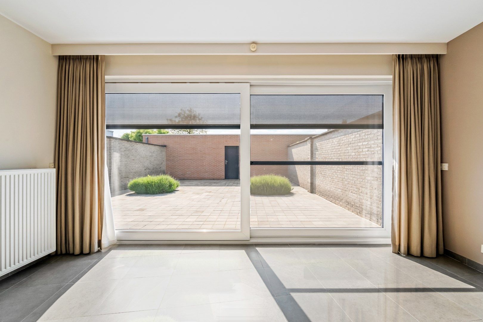 Ruim gelijkvloers appartement met groot terras en garage foto 3