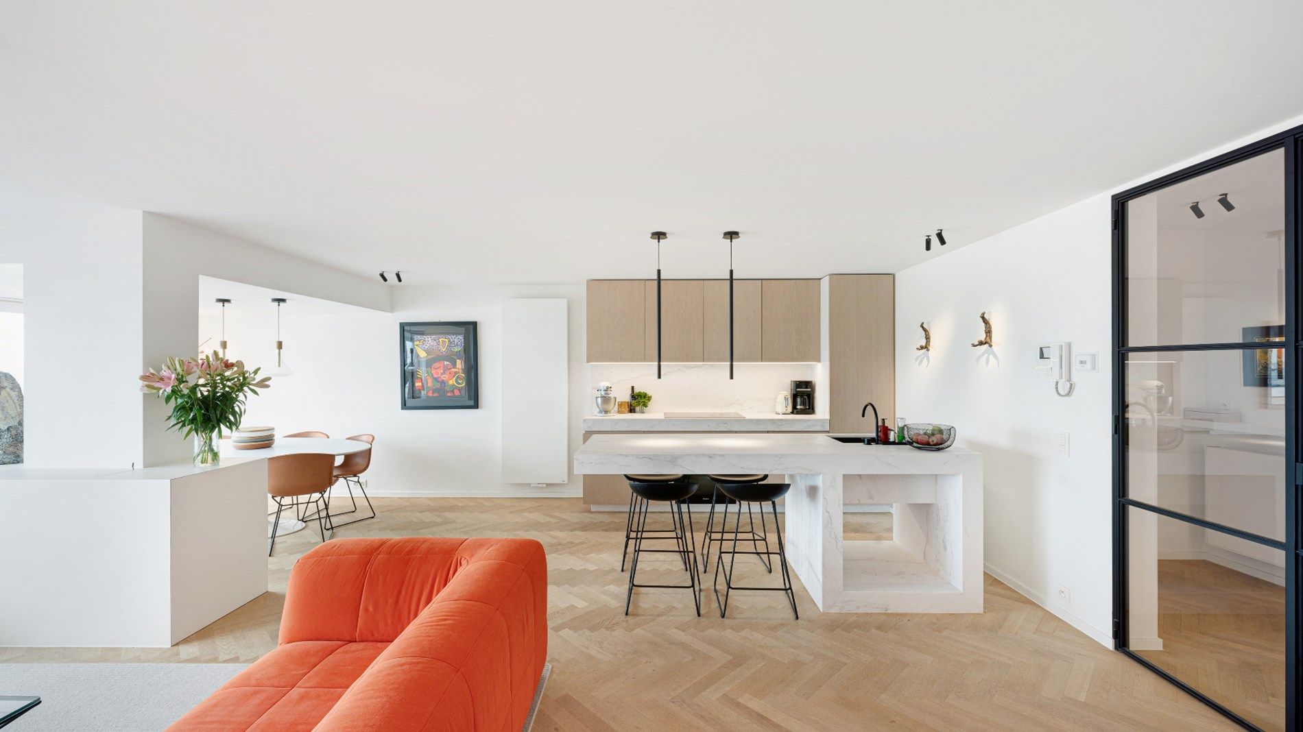 Luxueus vernieuwd appartement op de Zeedijk vlakbij het Rubensplein te Albertplage. Garage te koop foto 4