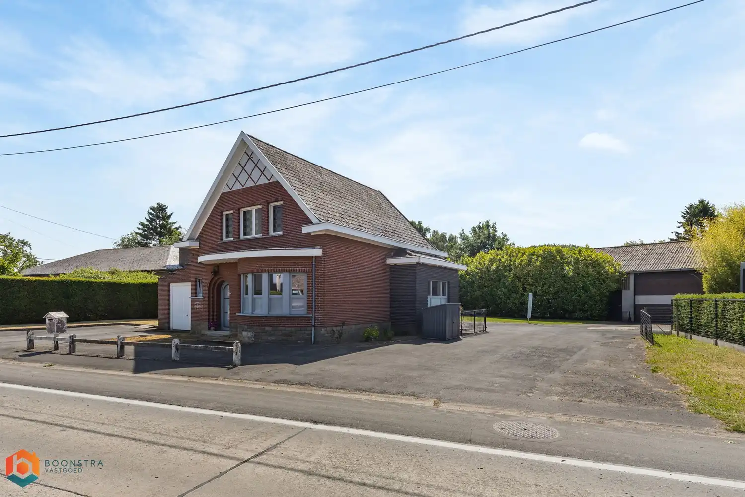 Leuke woning met 3 slpkrs en magazijn van 200m2 foto {{pictureIndex}}