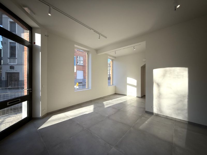Unieke gerenoveerde eigendom met handelsruimte & triplex appartement met zicht op Coupure foto 23