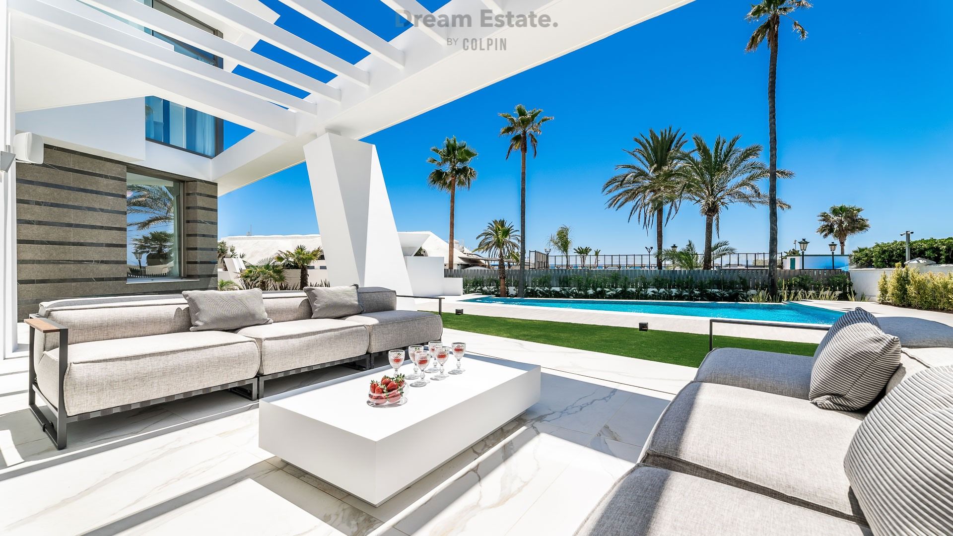 Hypermoderne frontline villa in Los Monteros foto 52