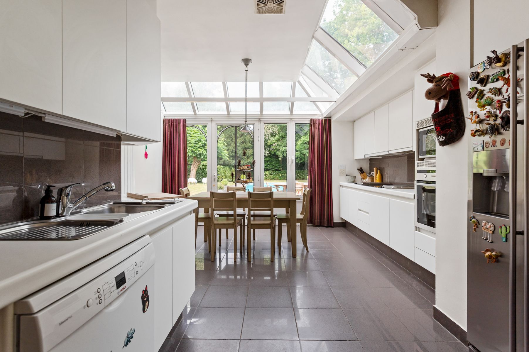 Ruime villa met aparte praktijkruimte op ca. 2.168 m2. foto 14