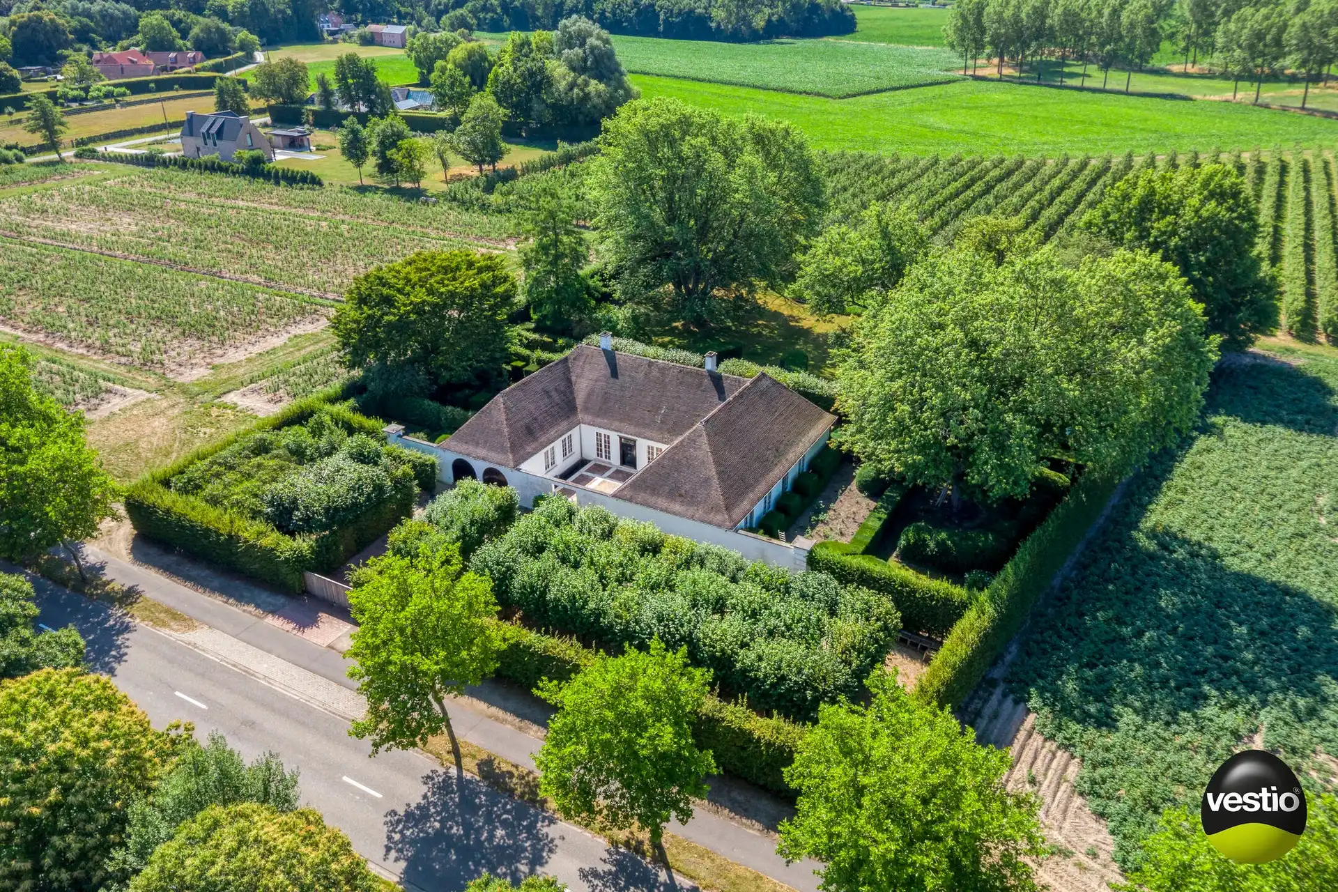 Hoofdfoto van de publicatie: Exclusieve villa in bosrijke omgeving van Hasselt – 5.000 m² privacy en groen