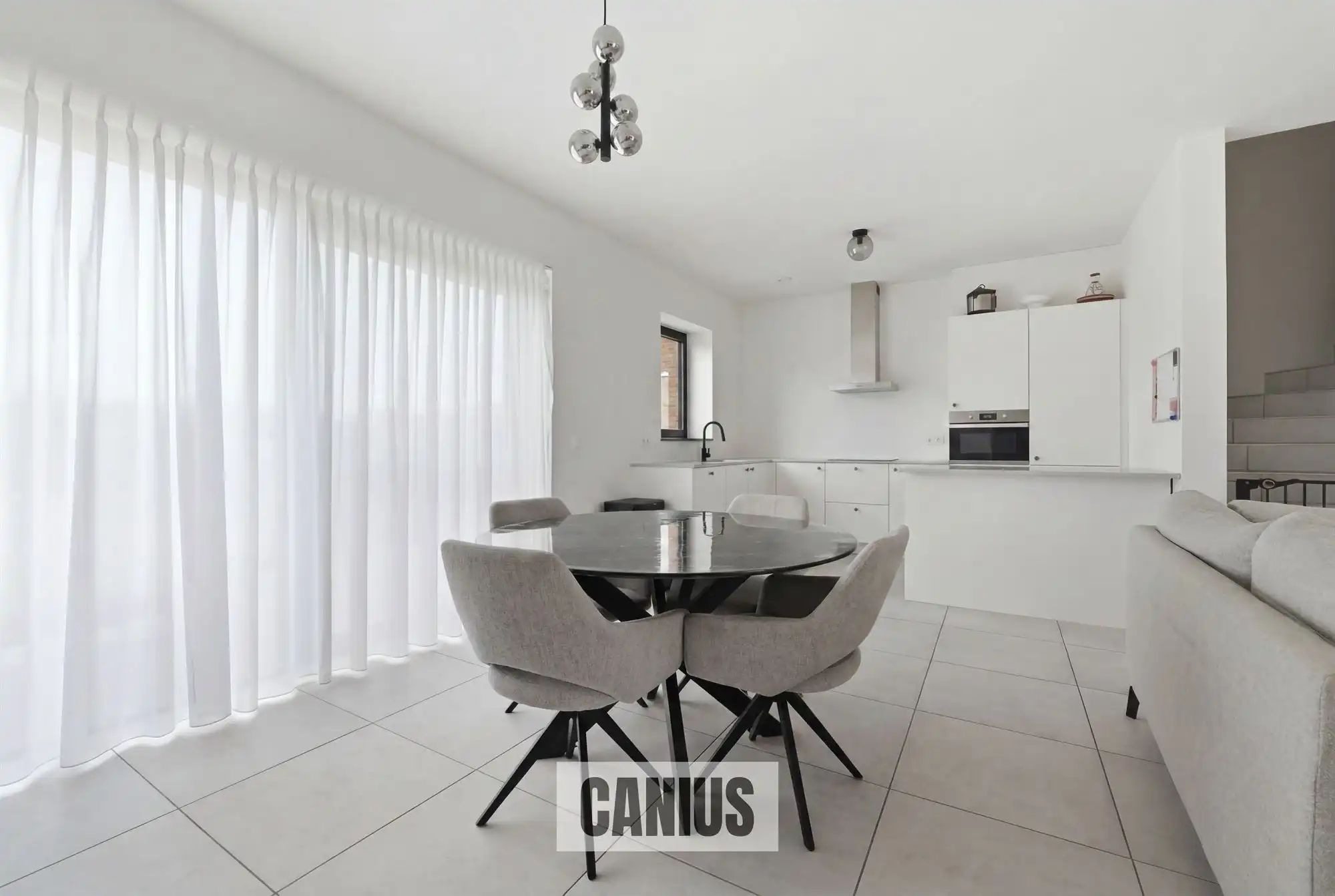 MODERNE WONING MET 3 SLKS & TUIN foto 3