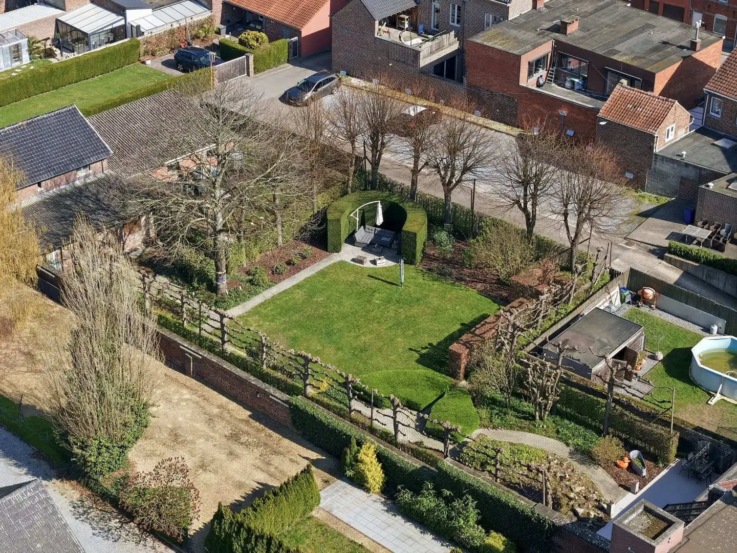AUTHENTIEK HERENHUIS MET PRAKTIJKRUIMTE, TUIN EN GARAGE MET STALLEN IN HARTJE BORGLOON foto 4