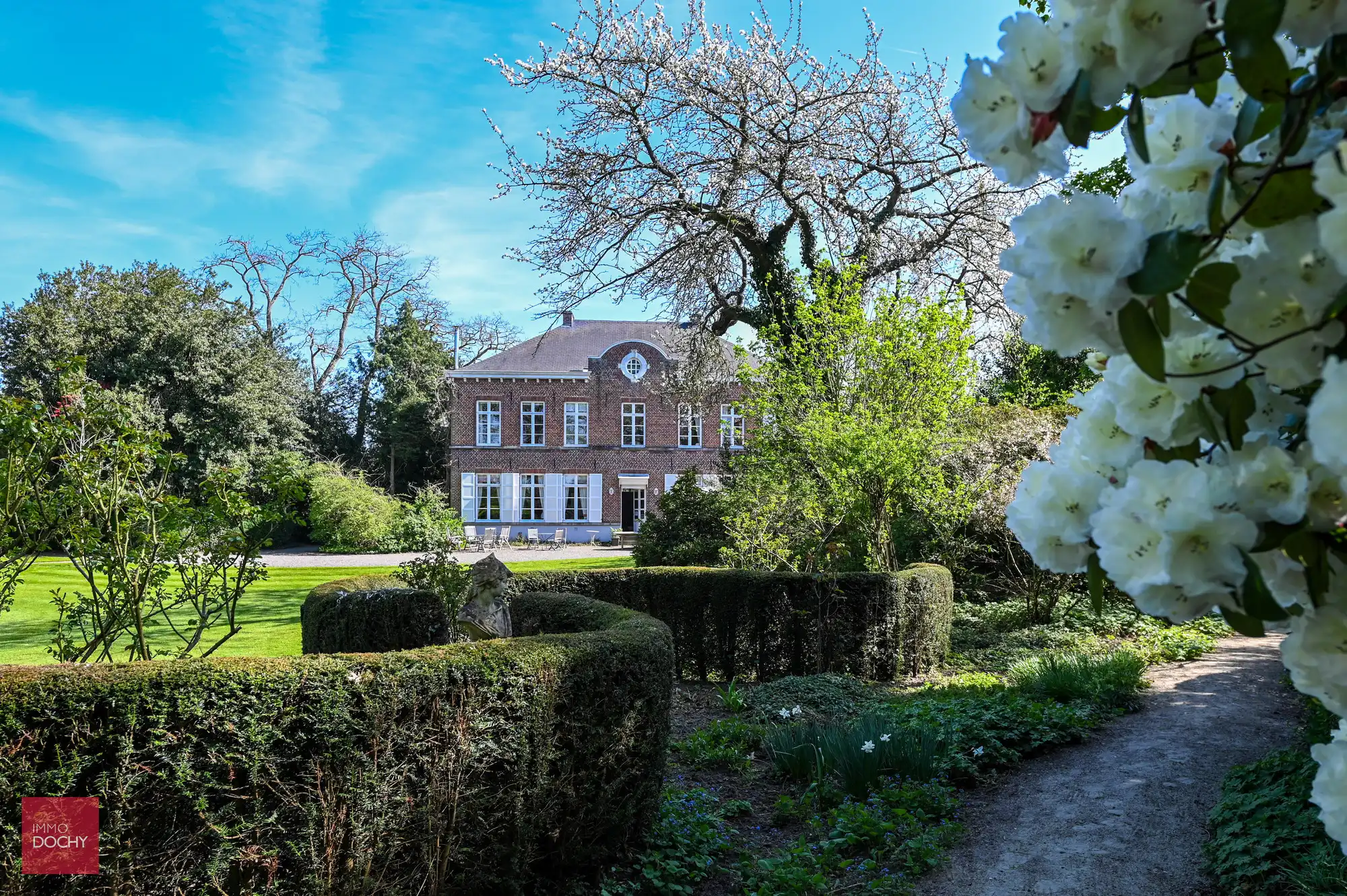 Zeer goed onderhouden manoir met een  unieke parktuin foto 10