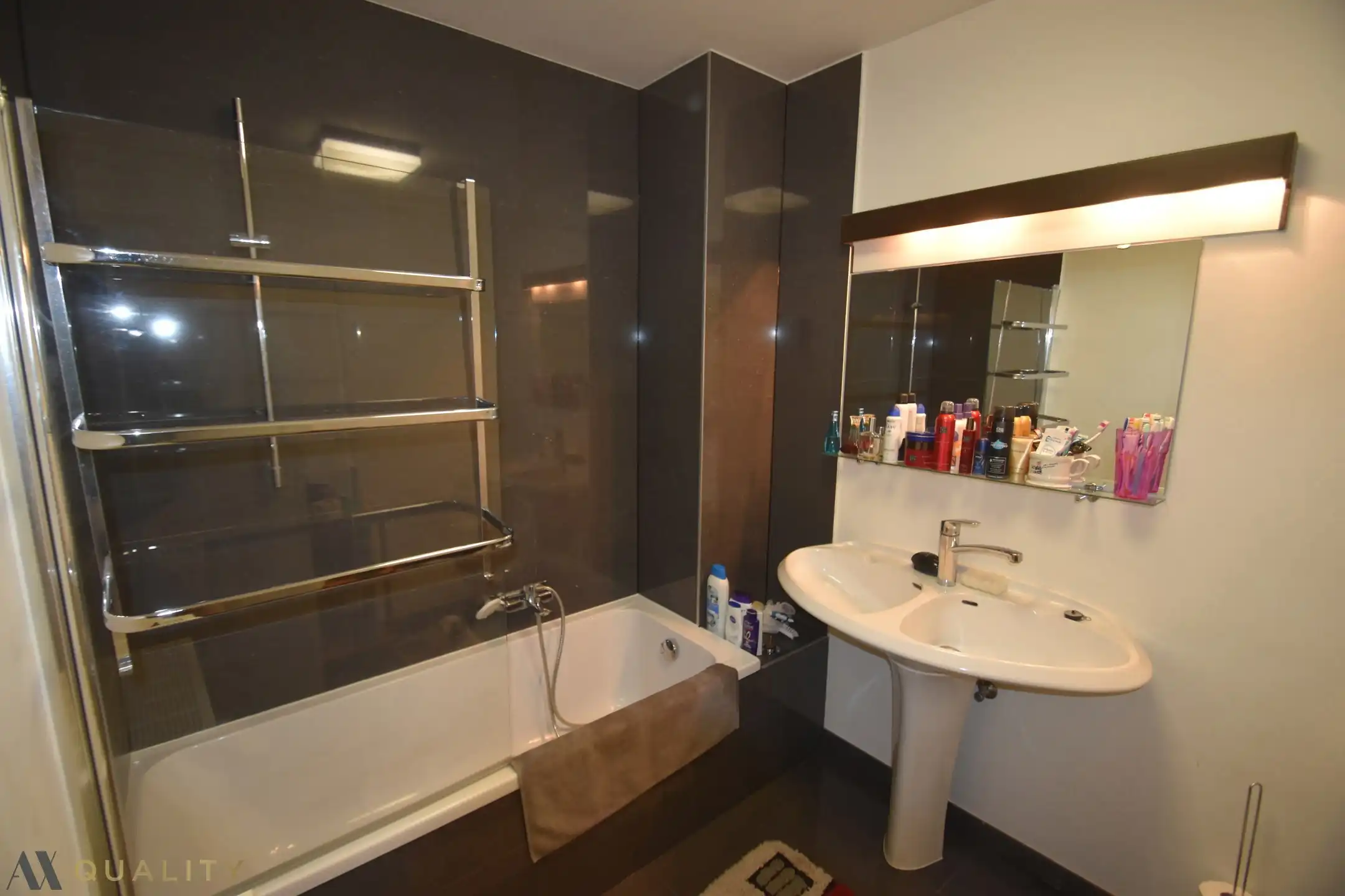 Ruim 3-slpk. duplex-appartement met garage, groot, zonnig terras en ruime bergzolder foto 11