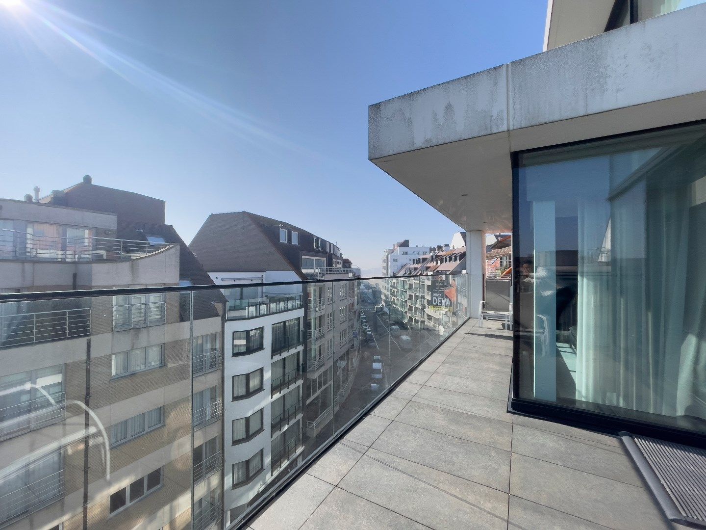 Buitengewone hoekduplex ( 274m²) gelegen vlakbij Zeedijk en het Rubensplein. Ruime garage te koop in het gebouw. foto 9