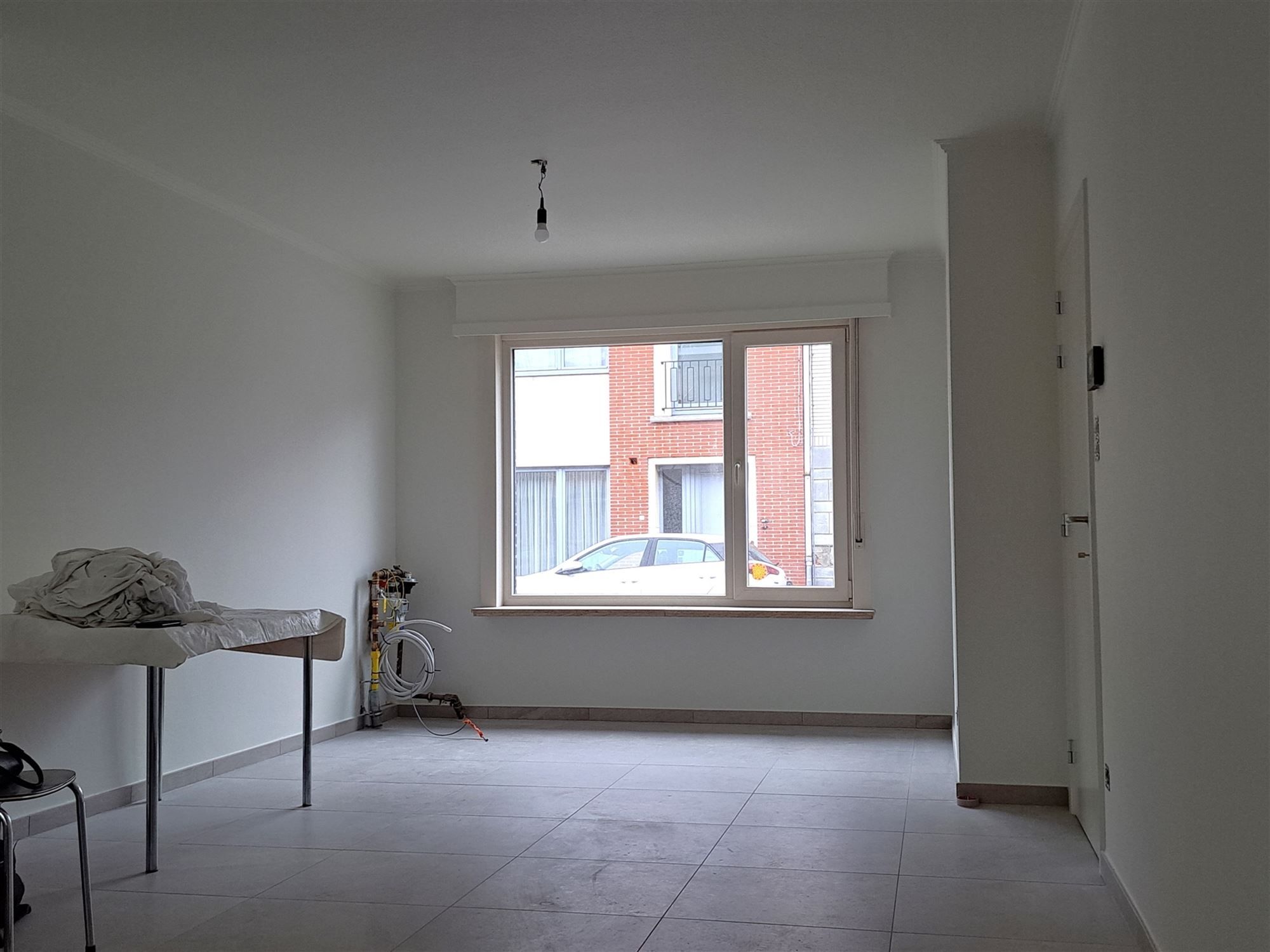 Gerenoveerde woning met 2 slaapkamers en dressing/bureel. Mooie tuin met tuinhuis. Instapklaar. foto 4