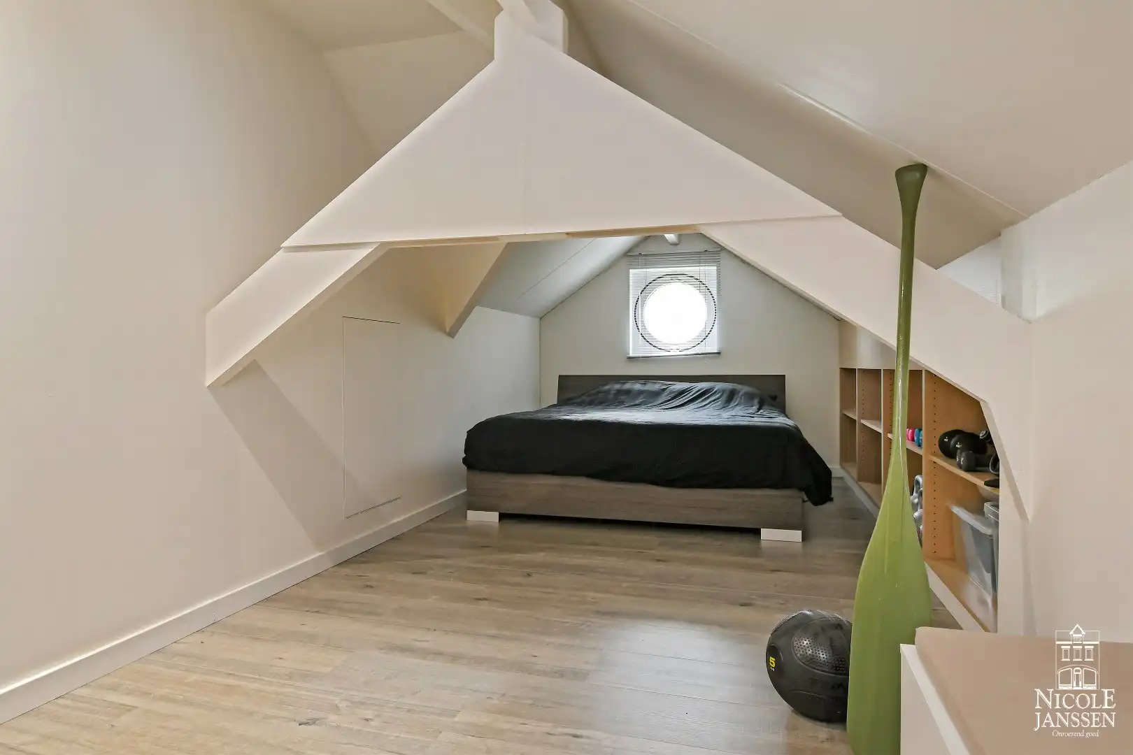 Instapklaar landhuis met tuin en interessant bijgebouw foto 21