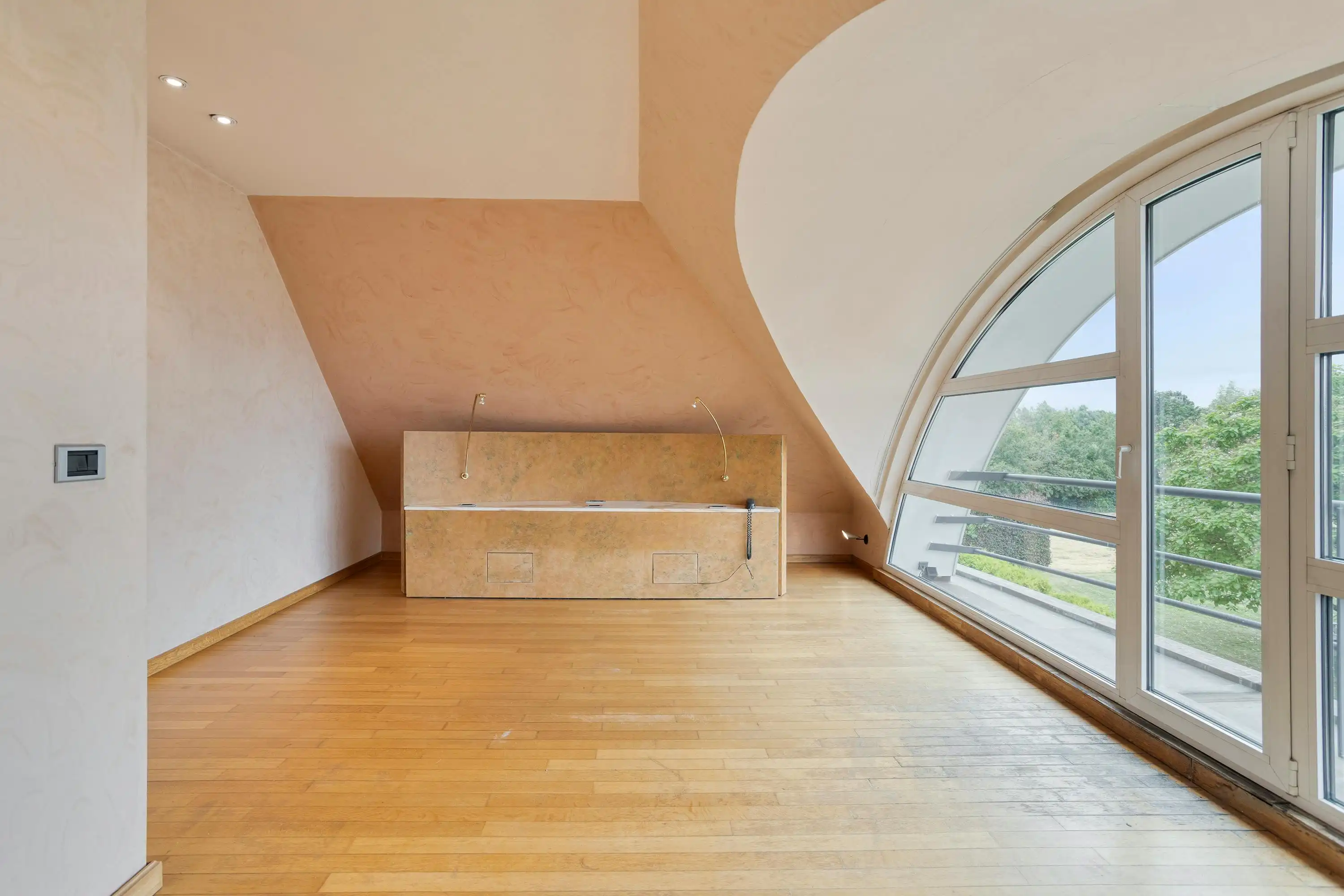 Instapklaar huis met 4 kamers en atelier te koop in Waregem foto 13