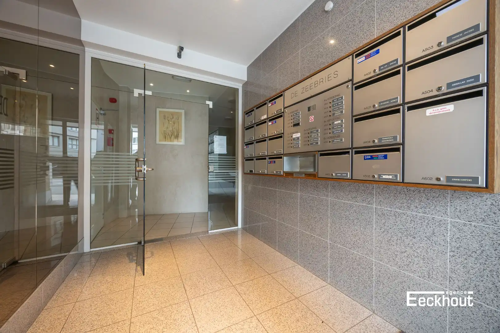 Instapklaar 2 slaapkamer appartement met terras in Oostende foto 21